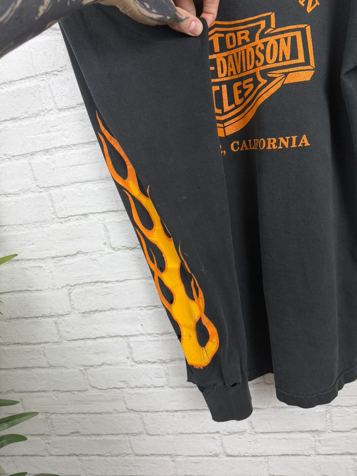 Harley Davidson (M) THRASHED OUT Flames Harley Davidson Long Sleeve T Shirt Size US M / EU 48-50 / 2 - 16 Thumbnail
