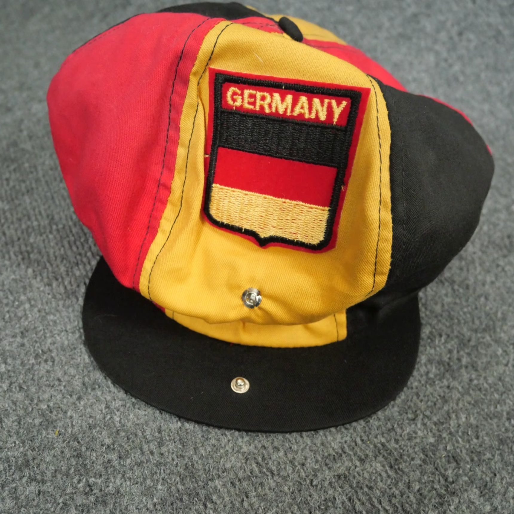 Vintage VINTAGE Germany Hat Cap Adult Red Yellow Black Newsboy Snap Back Newsboy Cap 90s Mens Corduroy Adjustable Red Germany Hat Cap Size ONE SIZE - 4 Thumbnail