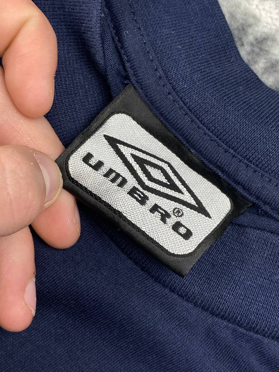 Umbro Vintage Umbro 2005 Chelsea Football Shirt Champion Soccer Size US L / EU 52-54 / 3 - 9 Thumbnail