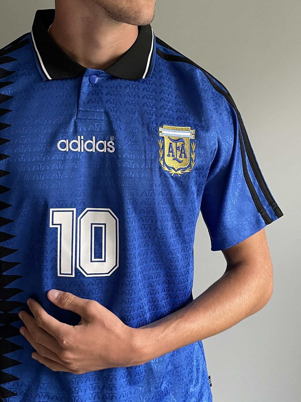 Vintage Vintage Adidas Maradona 10 Argentina 1994 Retro Jersey Size US L / EU 52-54 / 3 - 9 Thumbnail