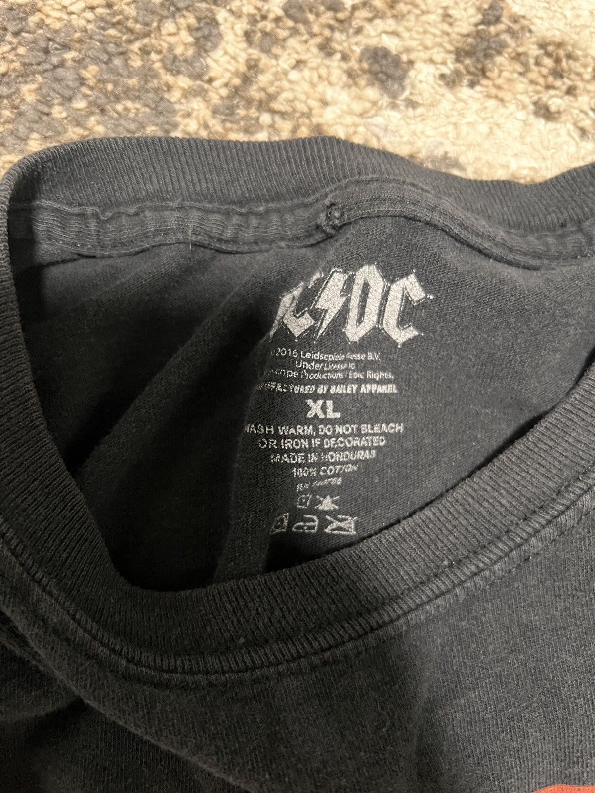 AC/DC × Band Tees Ac/dc world tour long sleeve band tee Size US XL / EU 56 / 4 - 4 Thumbnail