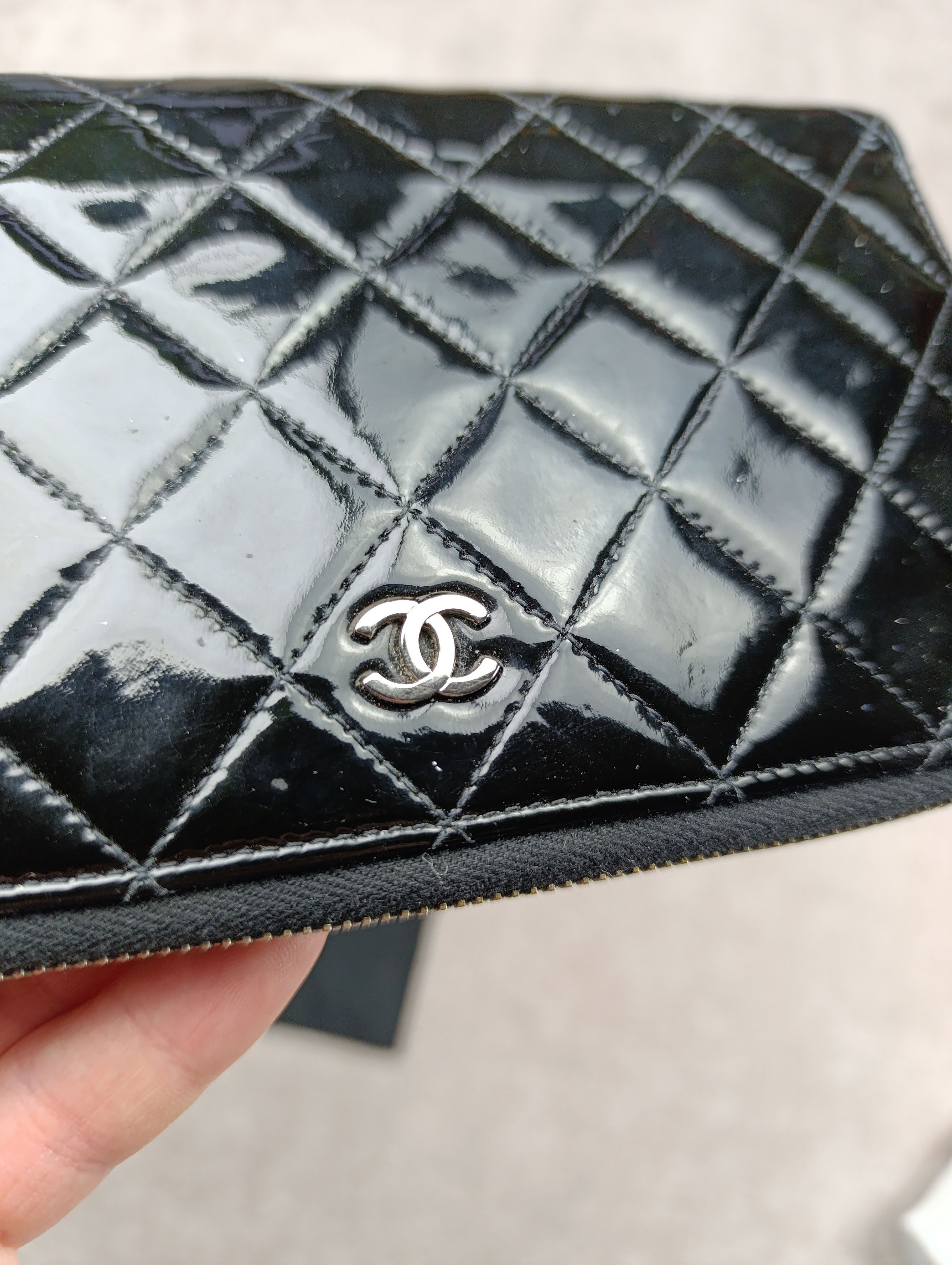 Chanel CHANEL BLACK QUILTED PATENT LEATHER CC ZIP ORGANIZER WALLET Size ONE SIZE - 8 Thumbnail