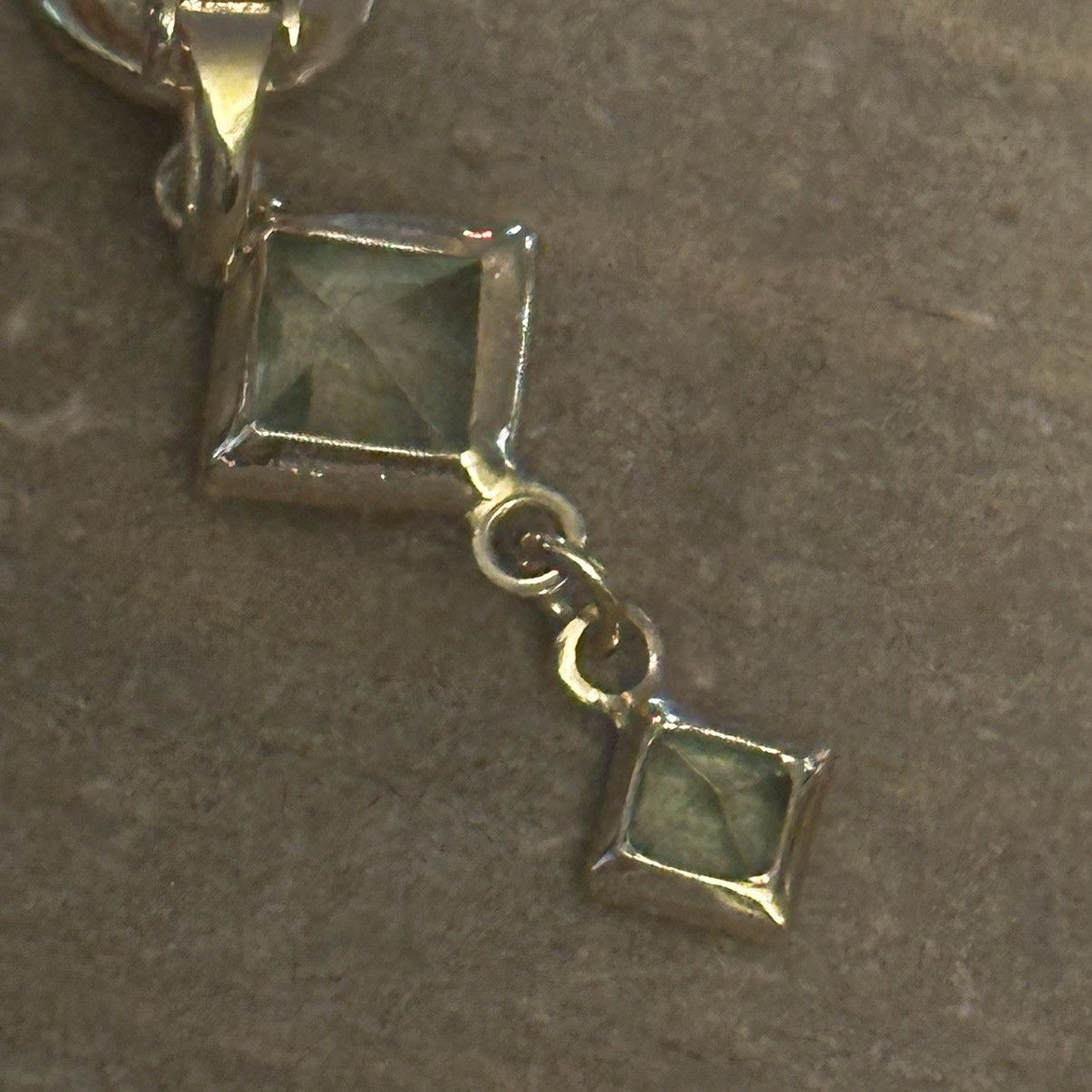 Vintage Vintage light green gemstone dangle clip on earrings Size ONE SIZE - 2 Thumbnail