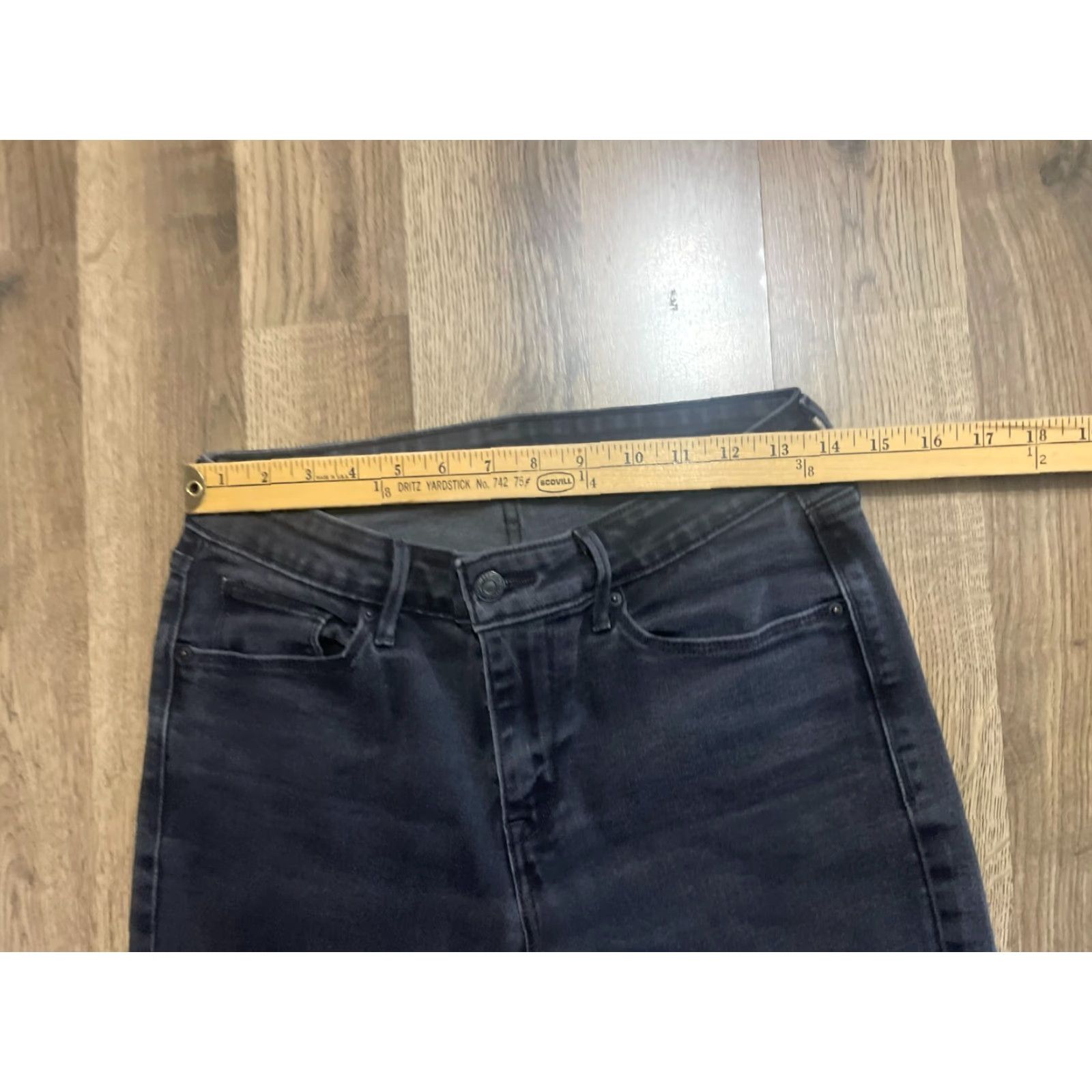 Levi's VINTAGE? No. Levi's Jeans, Women's Size 28, Black Denim Skinny Pockets Dark Wash, Regular, 30.5 in Inseam, 28 in Waist, Jeans, Women, X Size 28" / US 6 / IT 42 - 6 Thumbnail