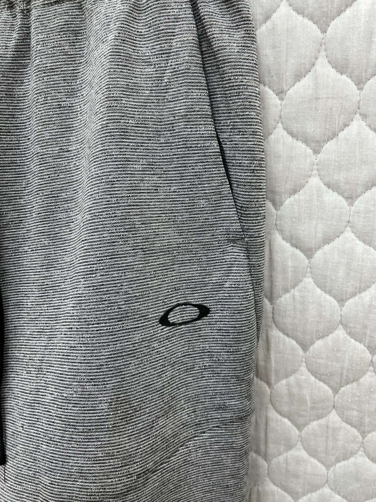 Oakley 🔥🔥🔥STEALS OAKLEY JOGGER PANTS Size US 33 - 9 Thumbnail