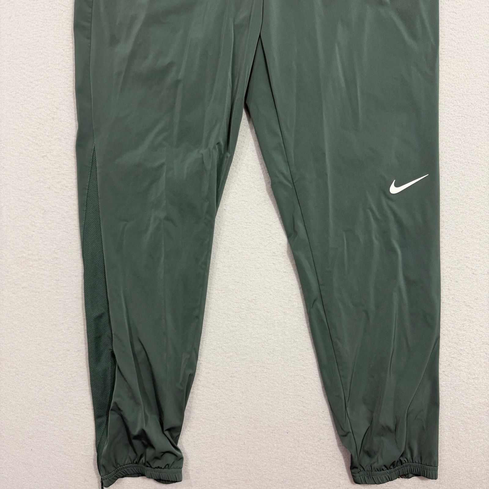Nike Nike Form Dri-FIT Standard-Fit Tapered-Leg Training Pants Size US 32 / EU 48 - 3 Thumbnail