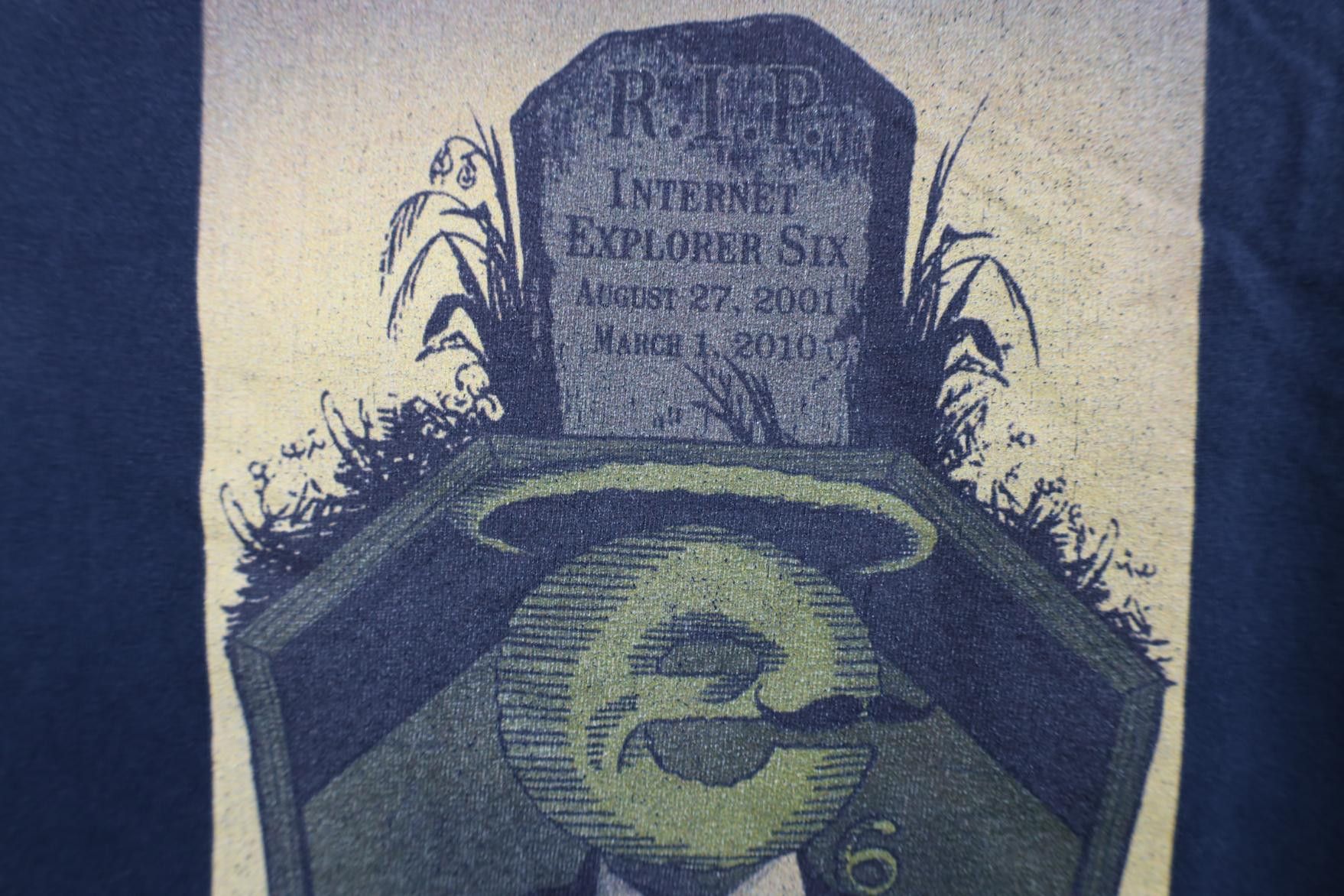 Vintage Vintage Y2K RIP Microsoft Internet Explorer 6 Parody T-Shirt Size US L / EU 52-54 / 3 - 5 Thumbnail