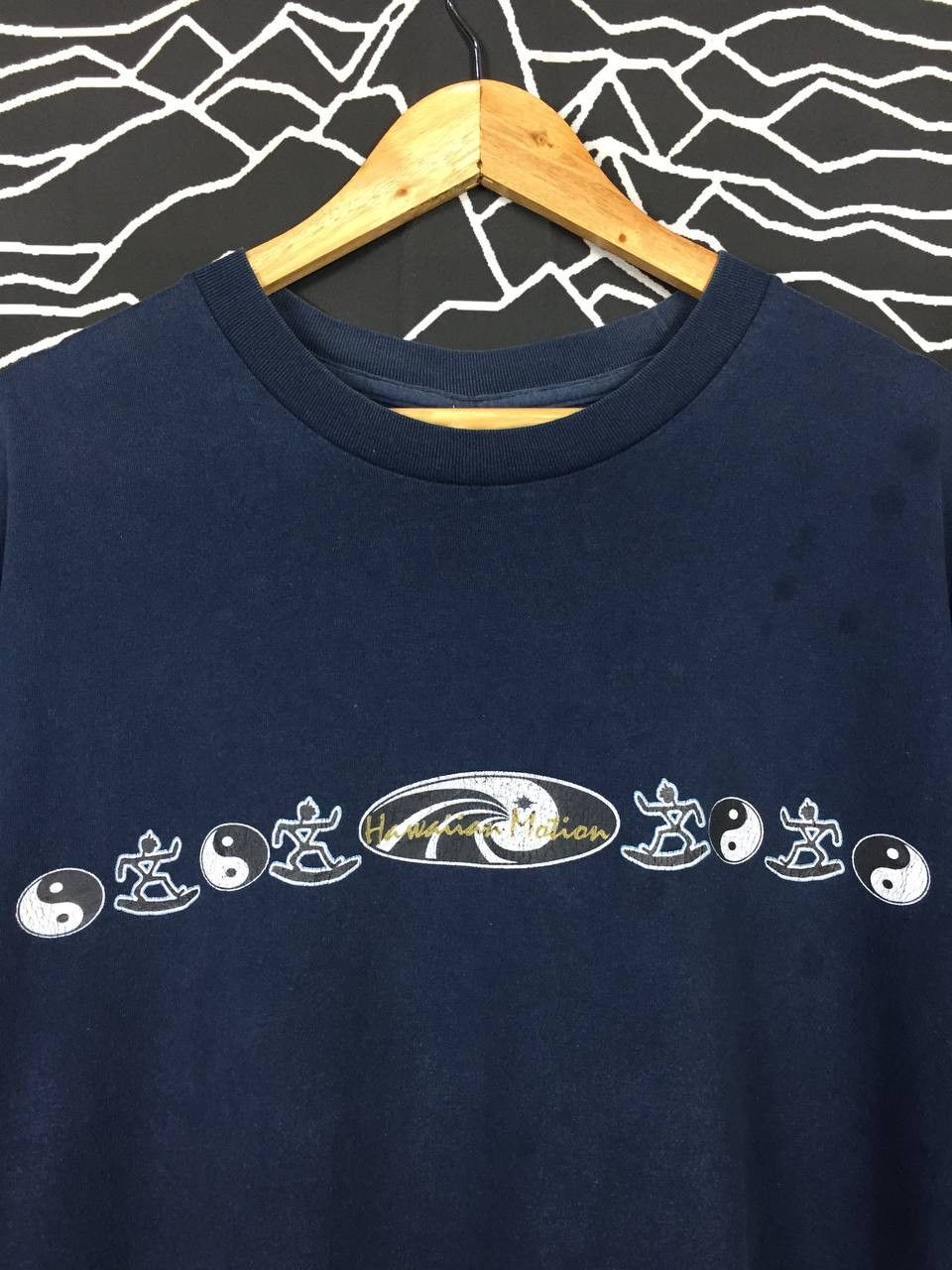 Vintage Vtg Y2K Hawaiian Motion Ying Yang Surfing Tee Size US L / EU 52-54 / 3 - 3 Thumbnail