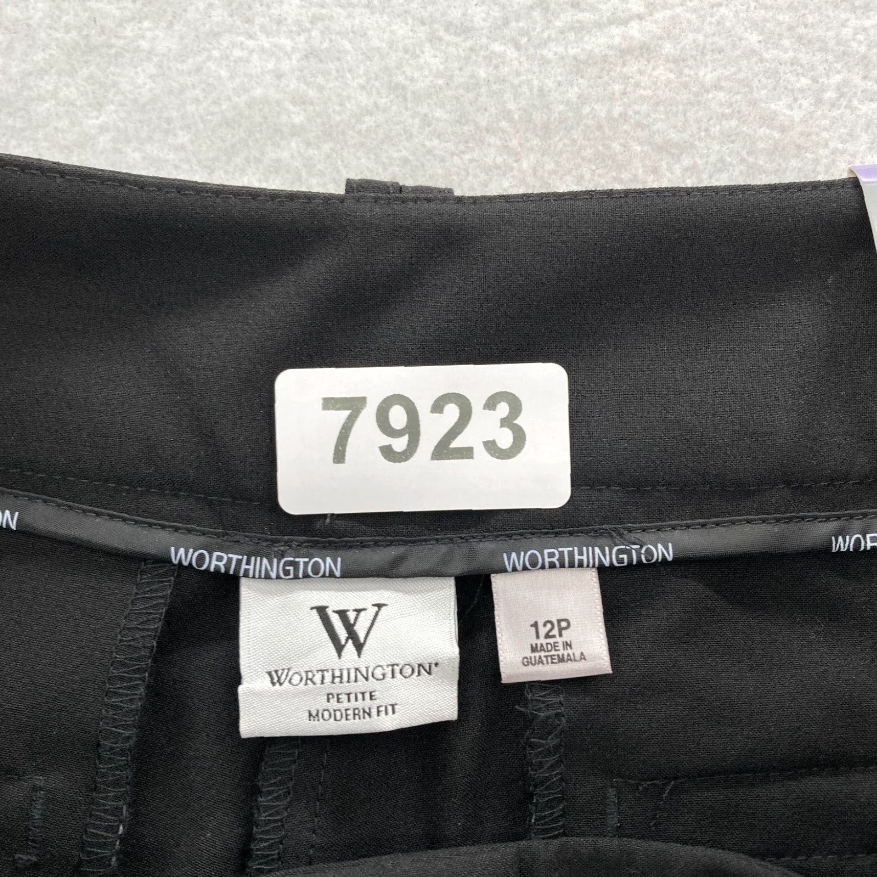 Worthington Worthington Modern Fit Pants Women's 12P Petite Black Capri Stretch NWT Capris Straight Leg, Pockets, Cuffed, Easy Care, NWT Size 34" / US 12 / IT 48 - 4 Thumbnail
