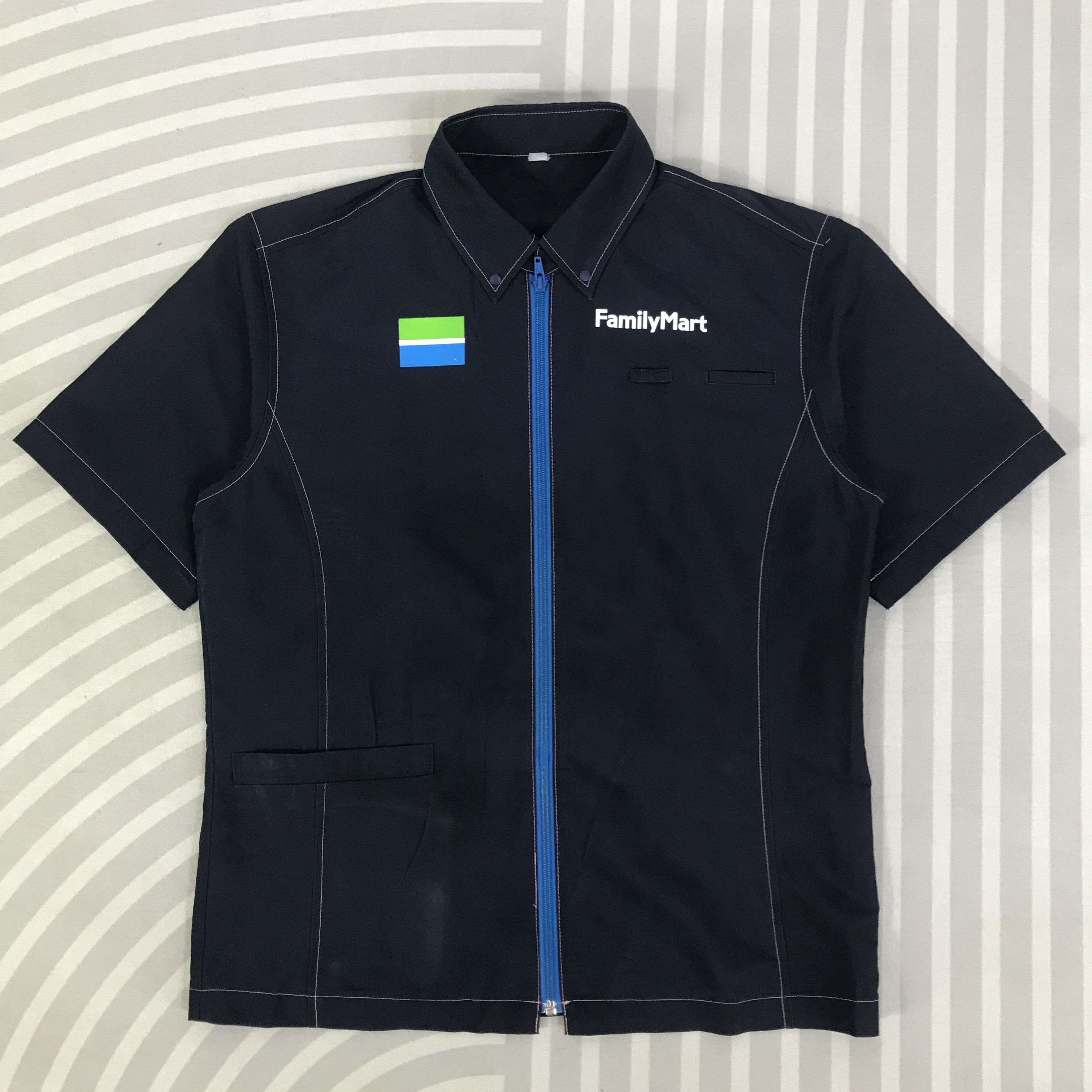 Japanese Brand Vintage Family Mart Staff Japan shirt Jacket K124B19 Size US M / EU 48-50 / 2 - 1 Thumbnail