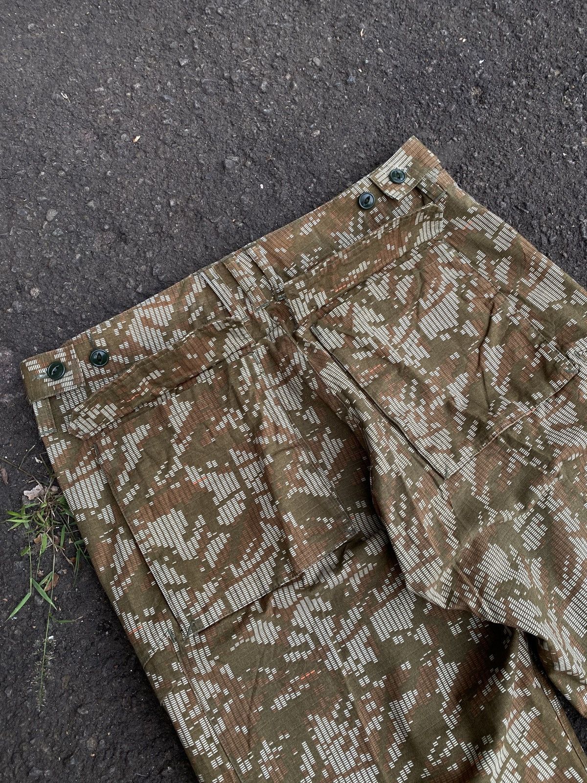 Adidas 00s Vintage Adidas Digital Camouflage Cargo Pant Size US 32 / EU 48 - 13 Thumbnail