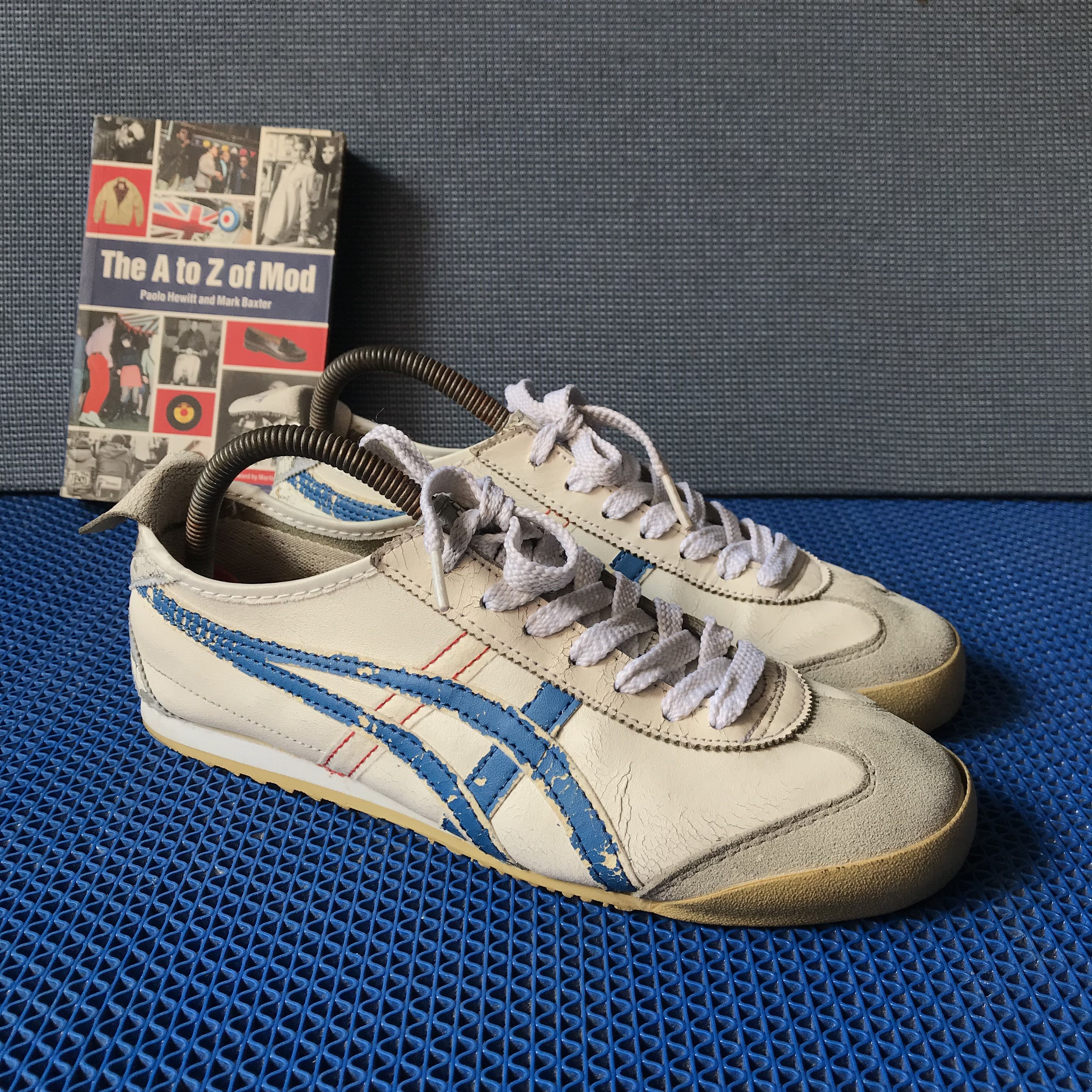 Onitsuka Tiger Onitsuka Tiger MEXICO 66 White Blue French Stripe Used Size US 9 / EU 42 - 4 Thumbnail