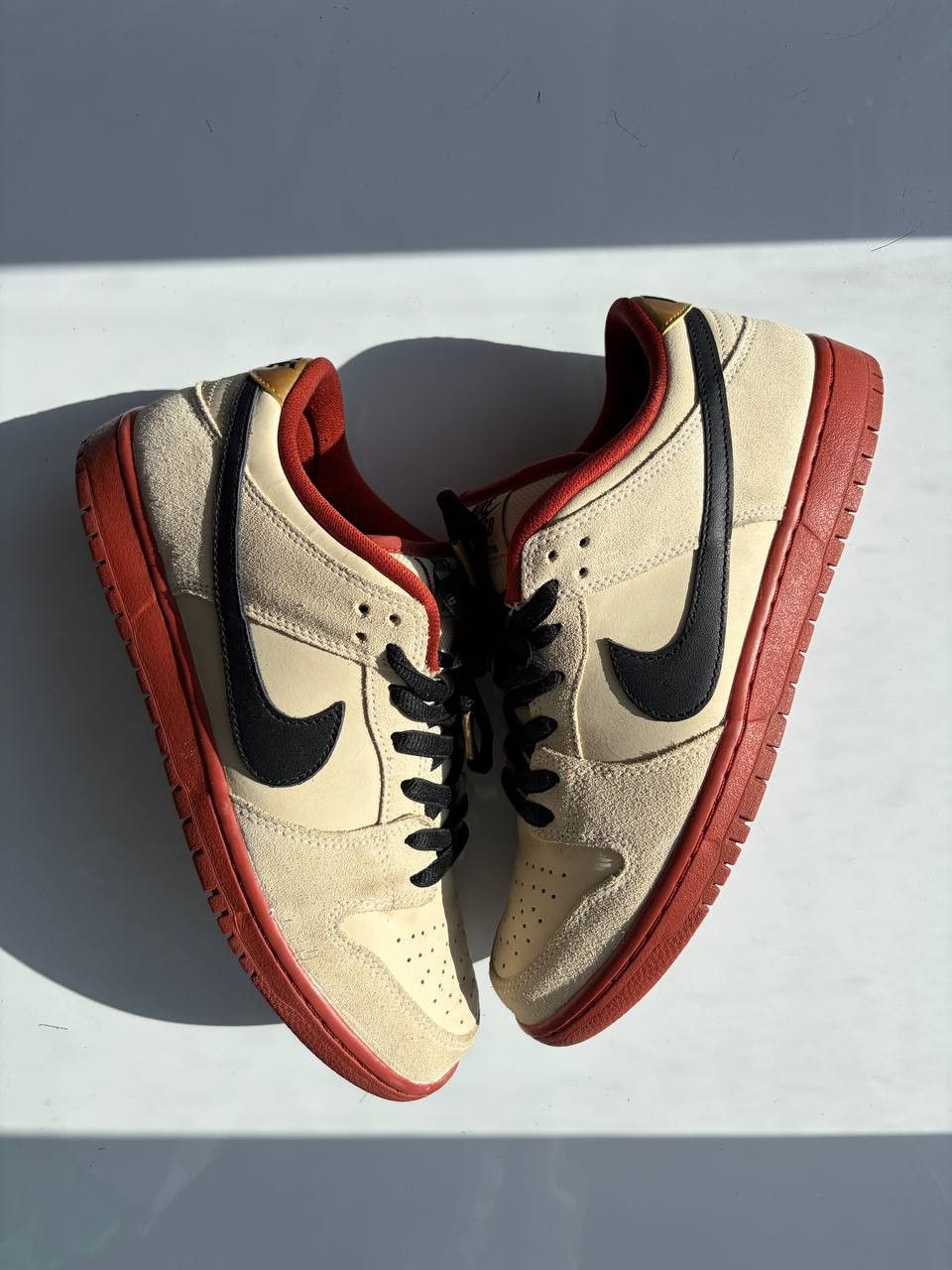 Nike SB Nike SB Dunk Low Pro Hennessy Muslin Size US 9 / EU 42 - 1 Thumbnail