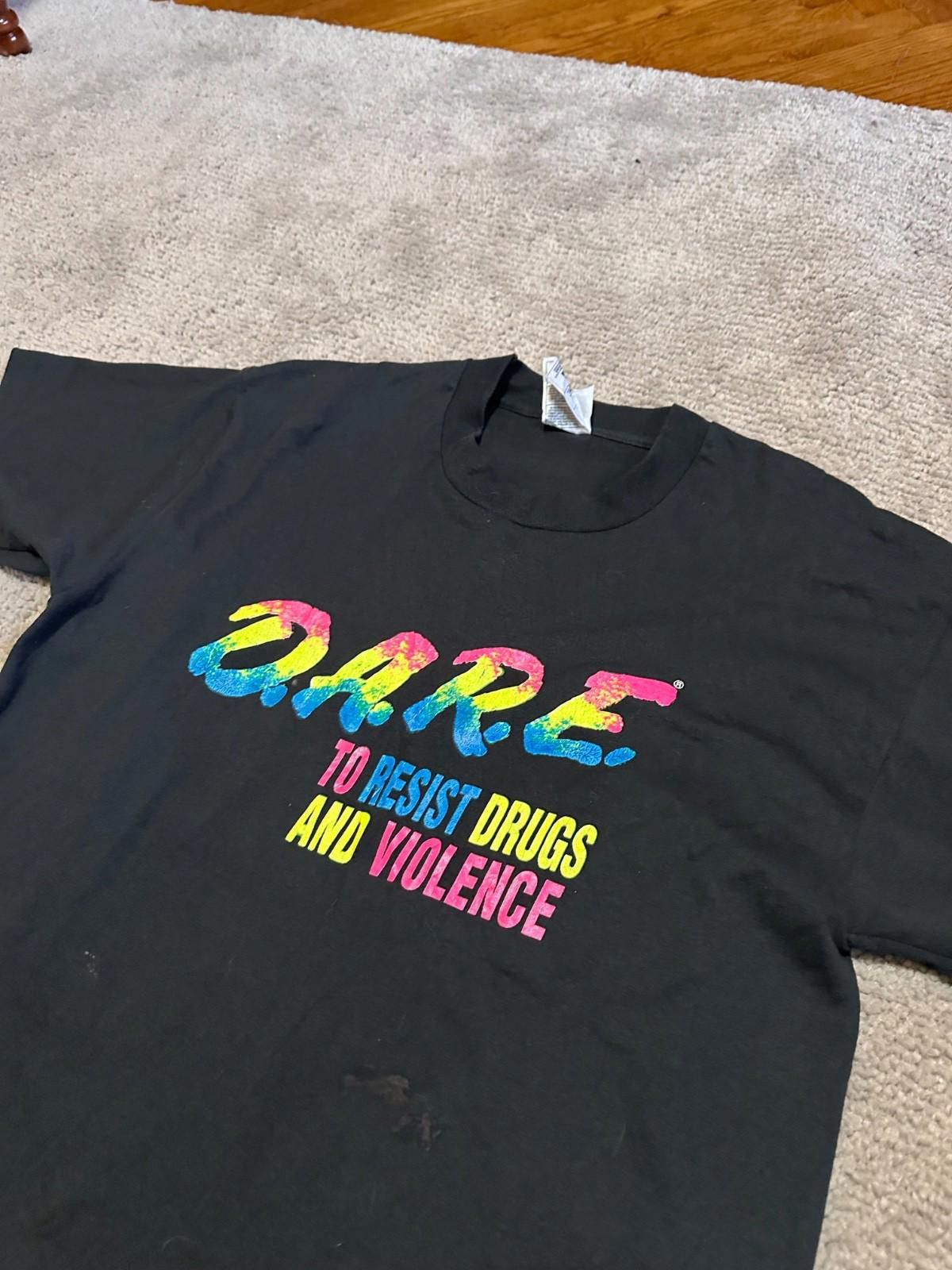 Fruit Of The Loom VINTAGE 90s DARE To Resist Drugs And Violence Rainbow TShirt Size US L / EU 52-54 / 3 - 4 Thumbnail