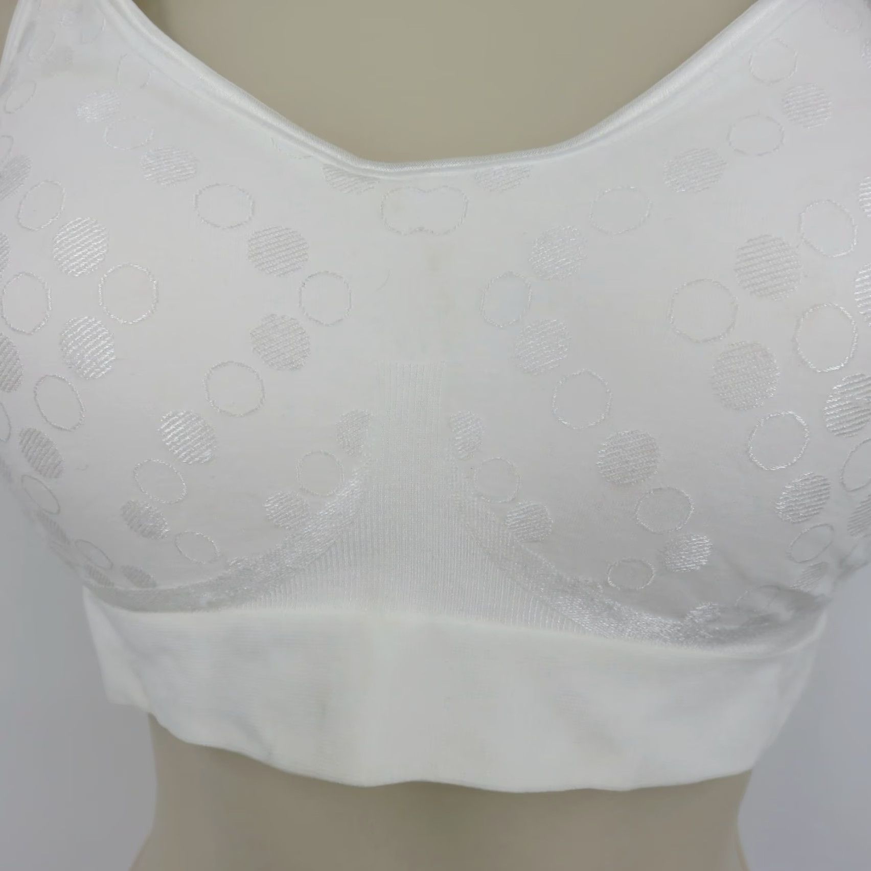 Vintage Bali Comfort Revolution Wireless Bra M White Womens Medium Vintage? No. (But must be exactly from original words; avoid adding) Size ONE SIZE - 5 Thumbnail