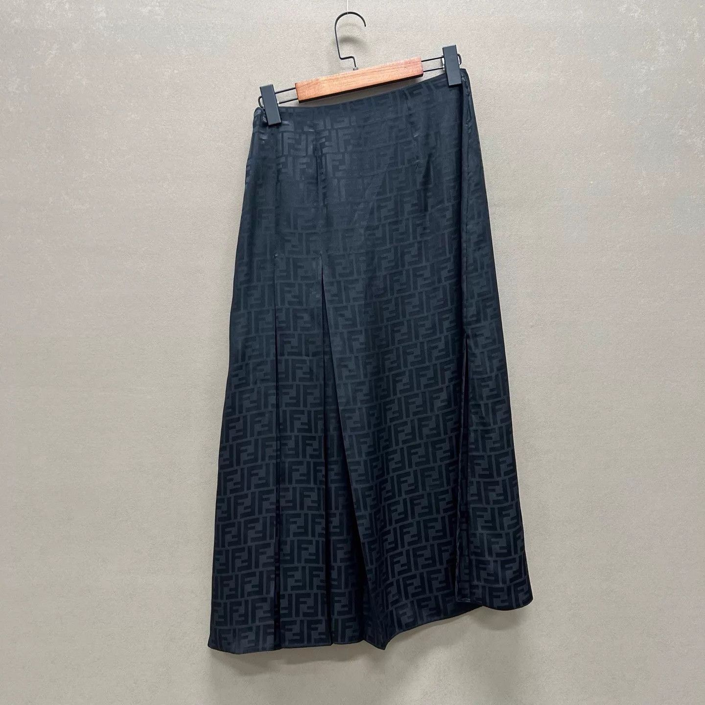 Fendi FENDI High-Waist Logo Allover A-Line Midi Skirt 38 Size 26" / US 2 / IT 38 - 2 Thumbnail