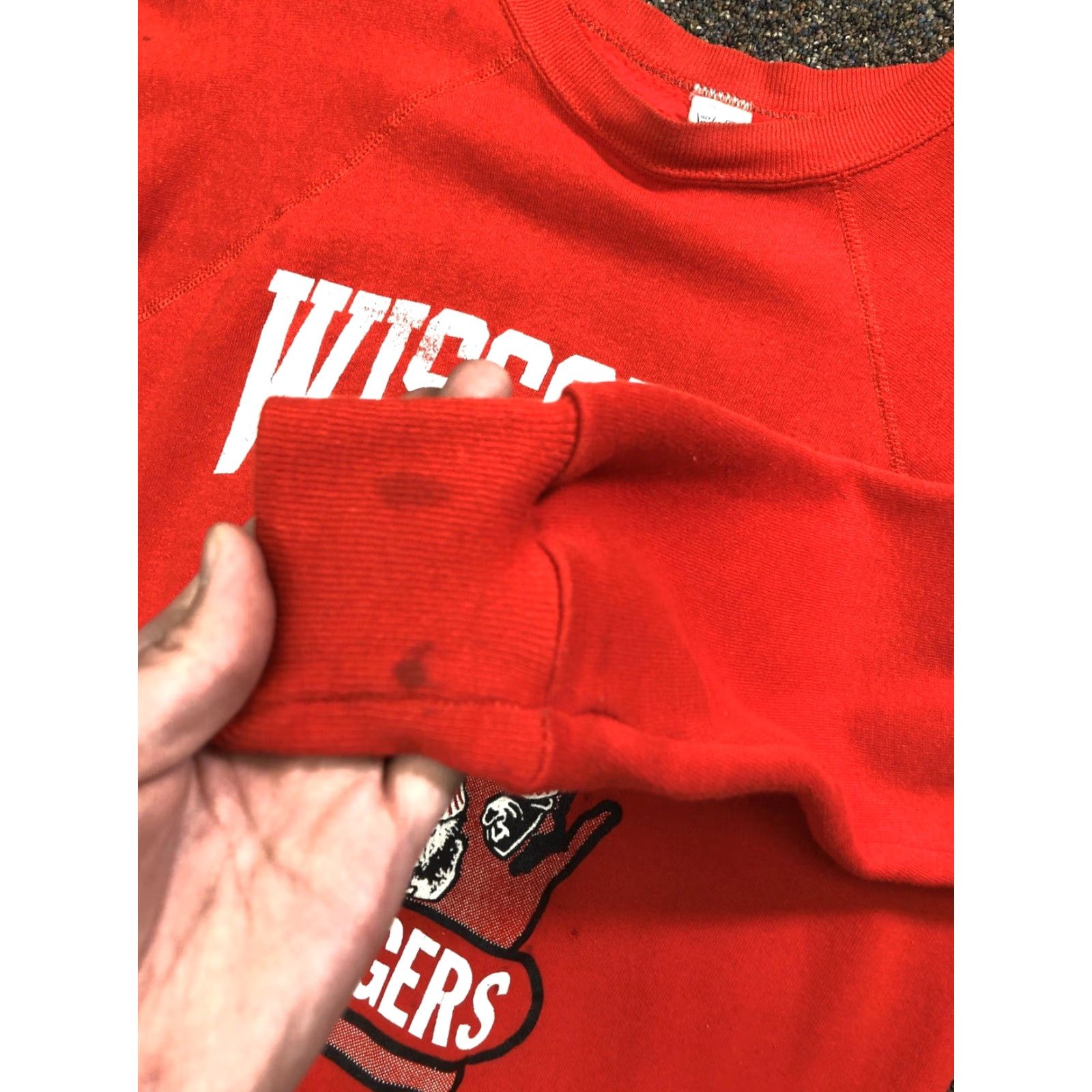 NCAA VINTAGE Wisconsin Badgers Raglan Sweatshirt 80’s College NCAA Sports Football Shirt Mens Large Red Size US L / EU 52-54 / 3 - 7 Thumbnail