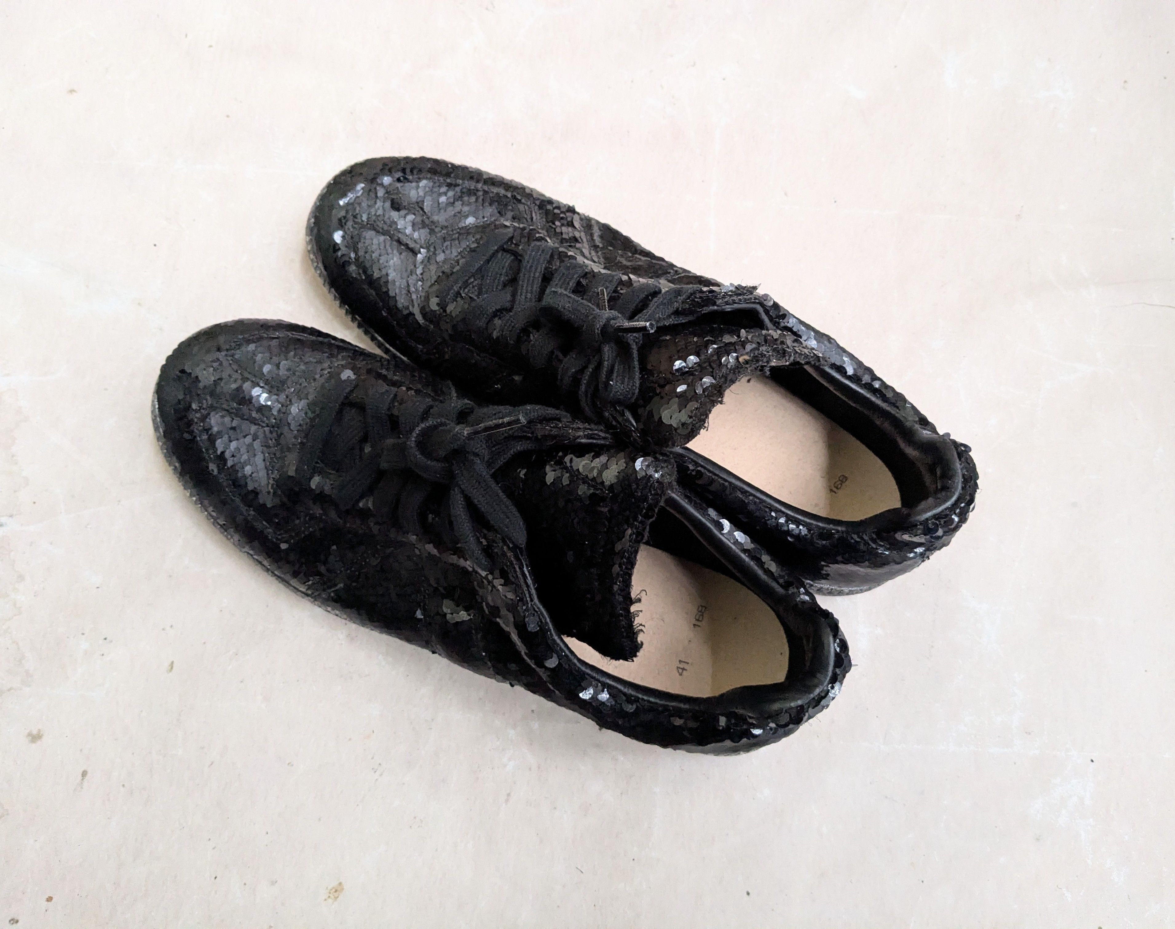 Maison Margiela Maison Margiela Replica GAT Black Sequins 8 41 Low Tops Size US 8 / EU 41 - 13 Thumbnail