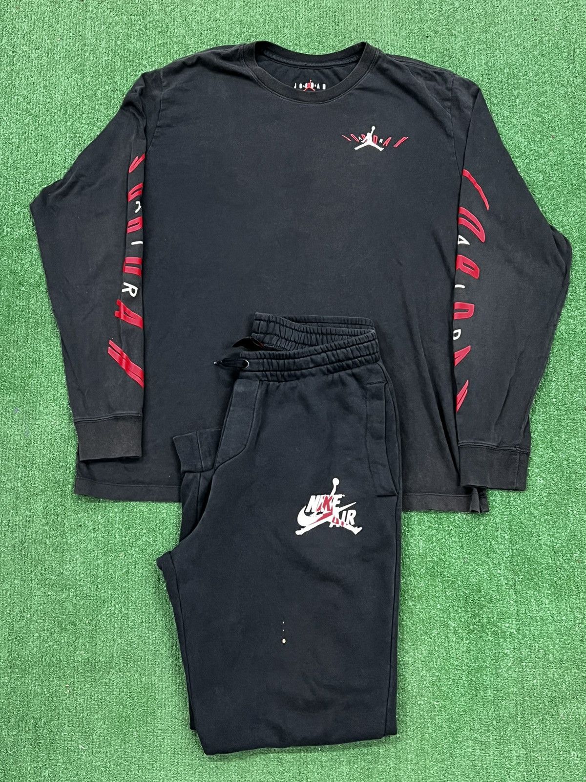 Jordan Brand Air Jordan Spellout Long Sleeve Tee & Sweatpants Size US 32 / EU 48 - 1 Thumbnail