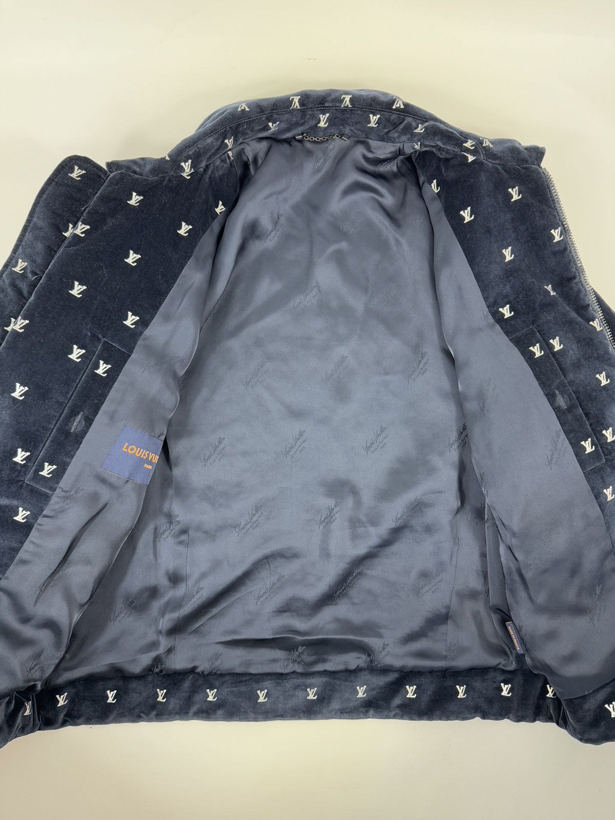 Louis Vuitton VELVET LOGO PRINT ZIP UP JACKET RARE Size US XL / EU 56 / 4 - 6 Thumbnail