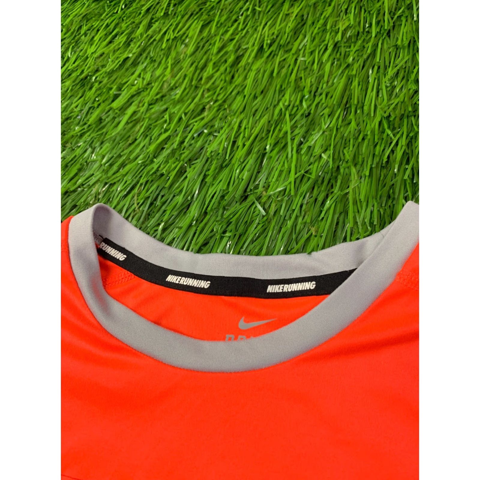 Nike NIKE RUNNING DRI-FIT ORIGINAL 2013 MEN SHIRT JERSEY T-SHIRT M ORANGE GRAY Nike Running T-Shirt Men M Short Sleeve Crew Neck 2013 Dri-Fit Running Size US M / EU 48-50 / 2 - 5 Thumbnail