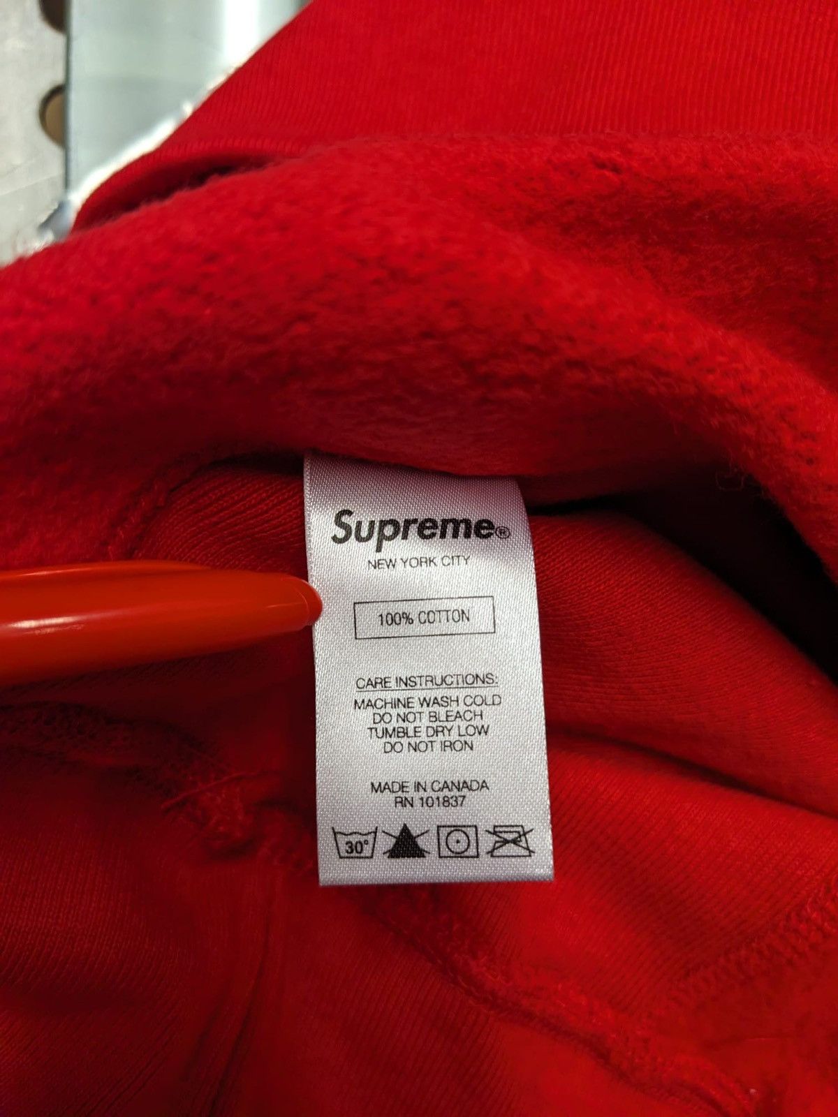 Supreme FW19 SUPREME BANDANA BOX LOGO HOODED SWEATSHIRT HOODIE RED L Size US L / EU 52-54 / 3 - 5 Thumbnail