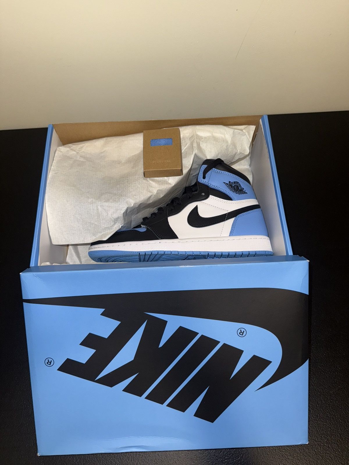 Nike Air Jordan 1 High OG University Blue Size US 8.5 / EU 41-42 - 11 Thumbnail