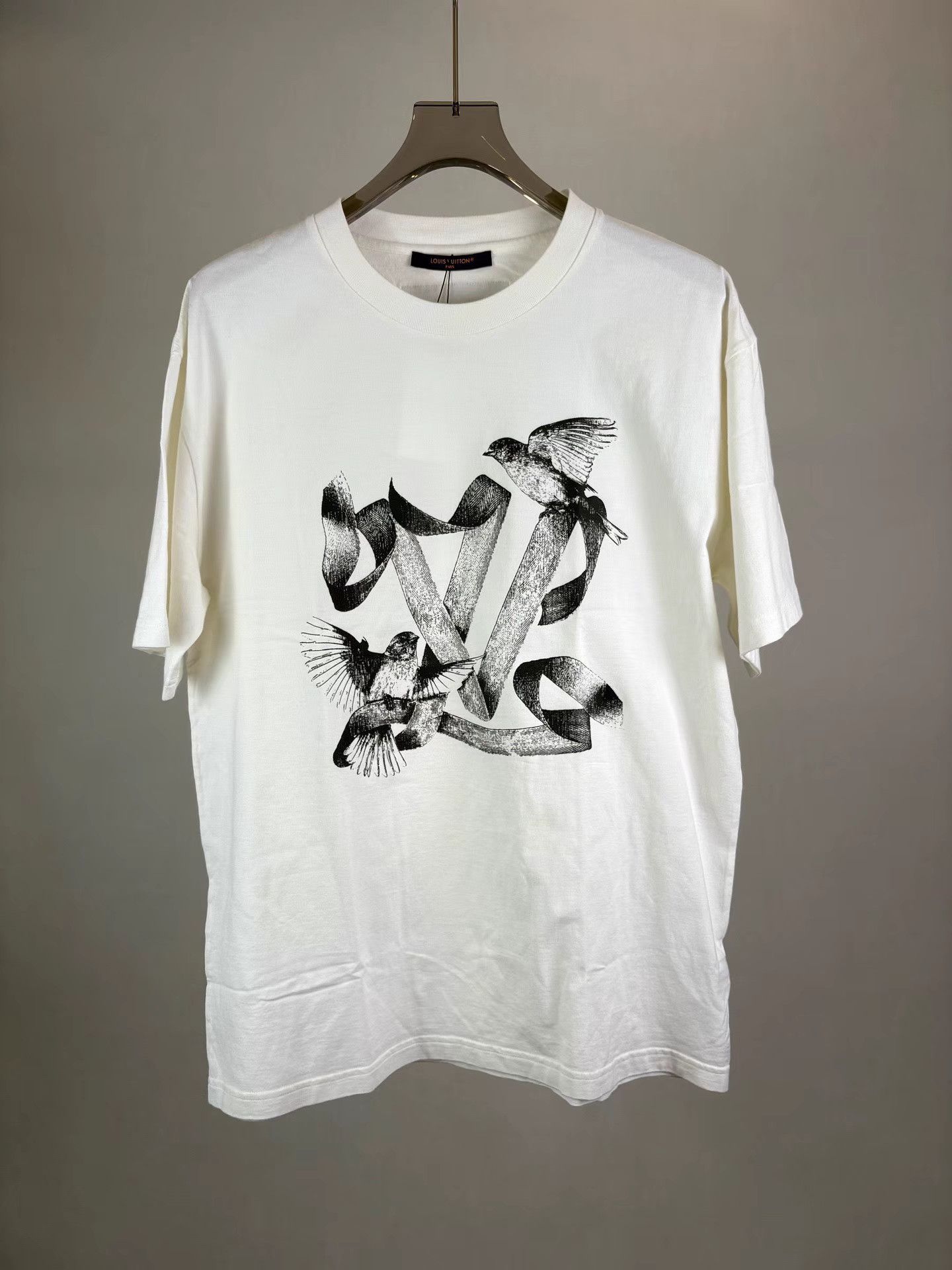 Louis Vuitton LOUIS VUITTON White Dove Short Sleeve K1 Size US XL / EU 56 / 4 - 1 Thumbnail