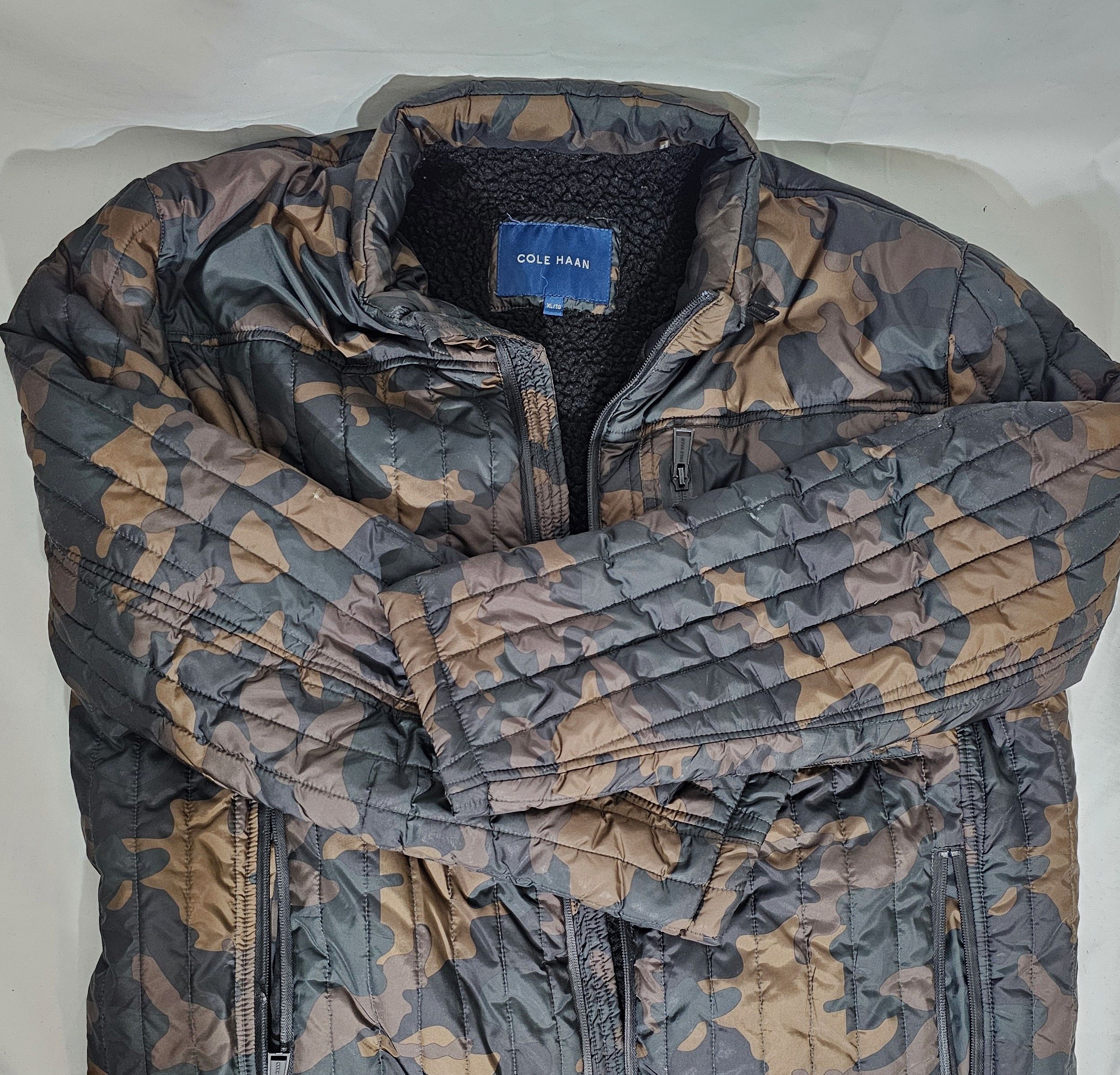 Cole Haan Camo fleece lined, quilted puffer coat. Size US XL / EU 56 / 4 - 8 Thumbnail