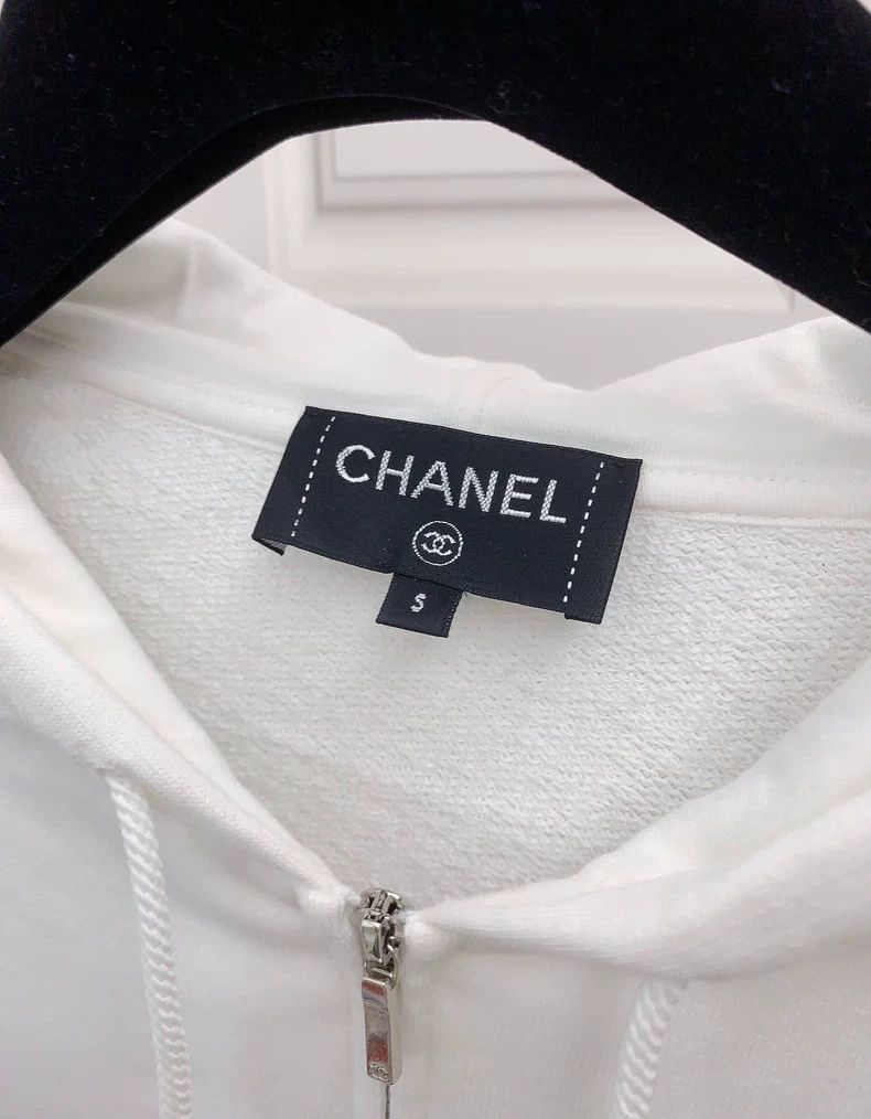 Chanel Chanel White hooded sweatshirt cardigan jacket Size S / US 4 / IT 40 - 4 Thumbnail
