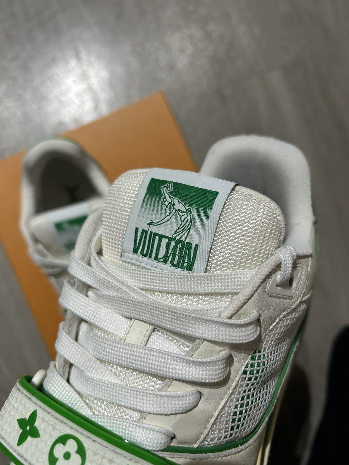 Louis Vuitton Louis vuitton trainer strap green white sail Size US 8 / EU 41 - 7 Thumbnail