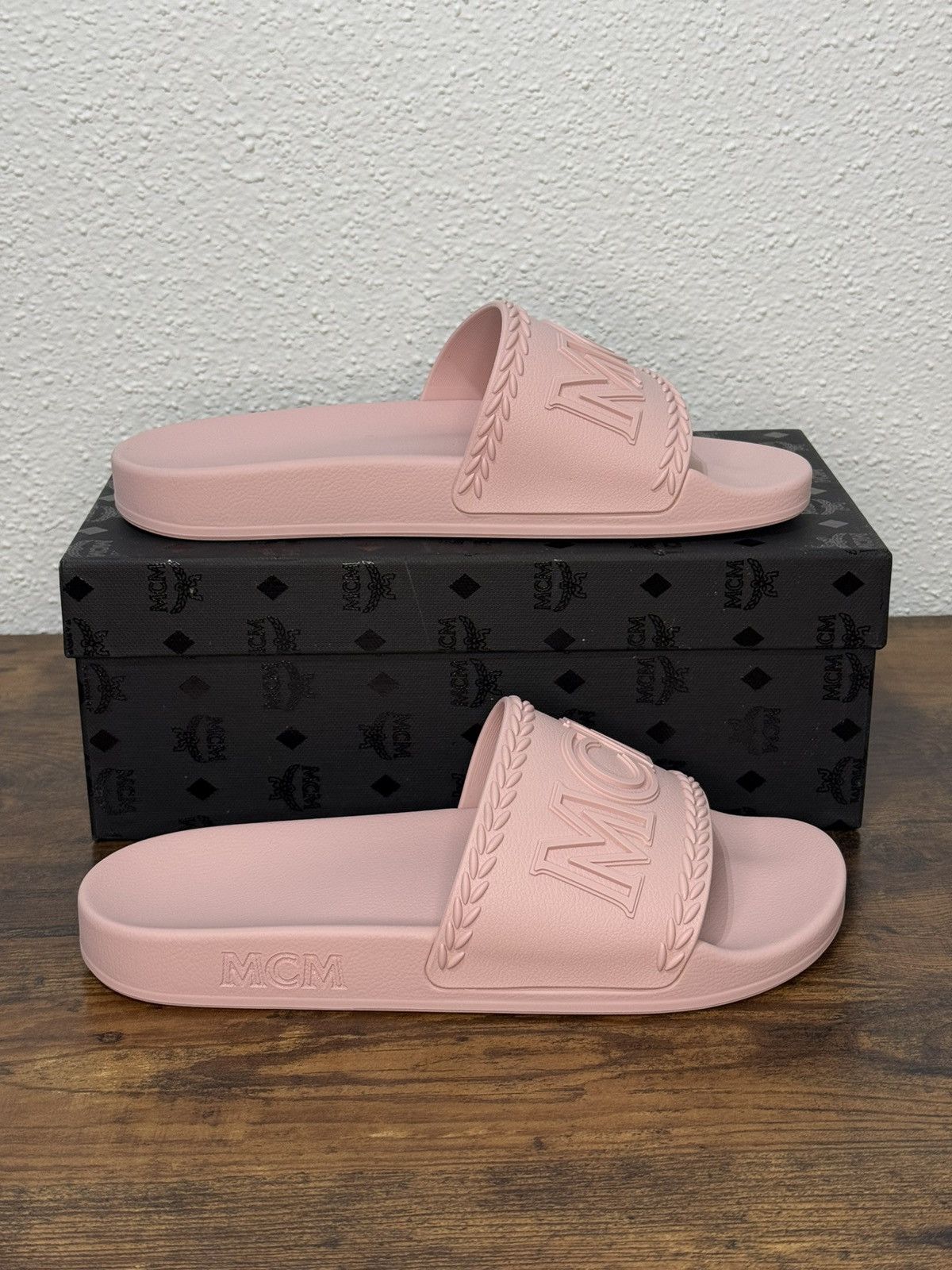 MCM Big Logo Rubber Pink Slides size 8.5 US 39Eu
