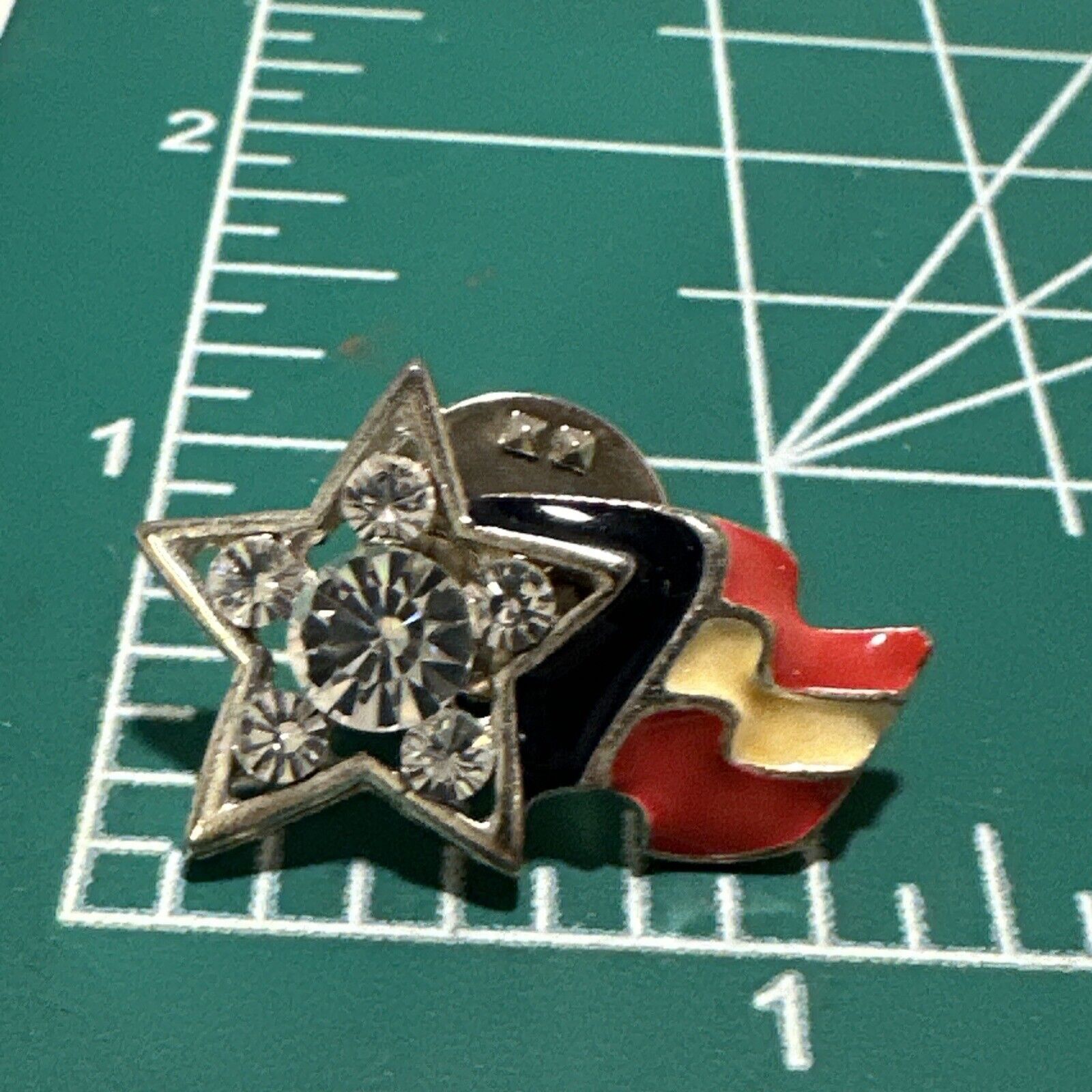Vintage Star Lapel Hat Pin - USA Flag Star Crystal Stripes Vintage Size ONE SIZE - 3 Thumbnail