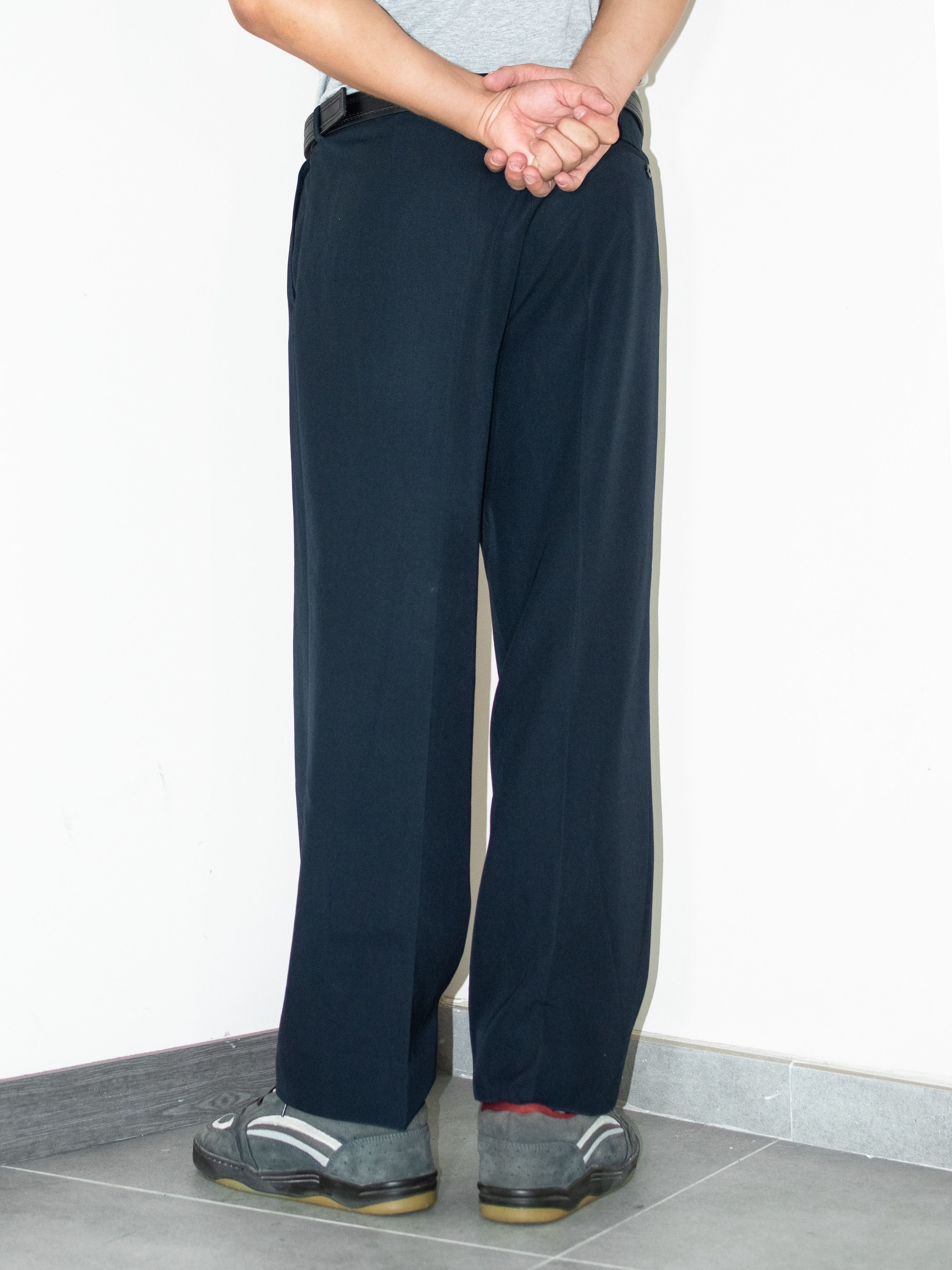 Burberry × Designer × Vintage Vintage burberry navy Faded wide leg pleated chino Trousers Size US 33 - 3 Thumbnail