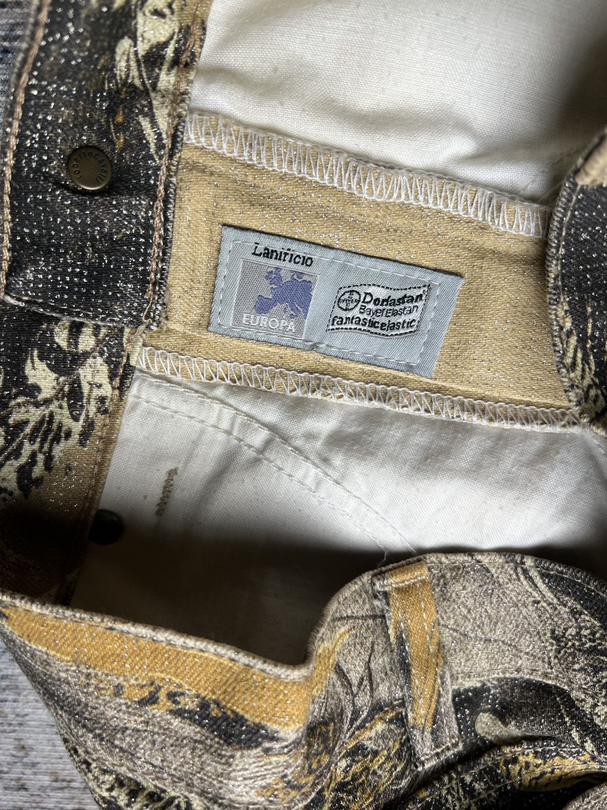 Roberto Cavalli 2000s Roberto Cavalli Feather Print Glitter Pants Size US 30 / EU 46 - 8 Thumbnail