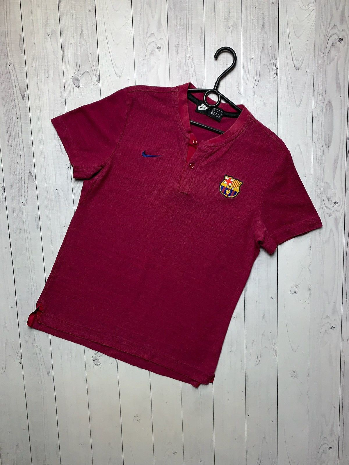 Vintage Nike Barcelona soccer tee size M/L logo