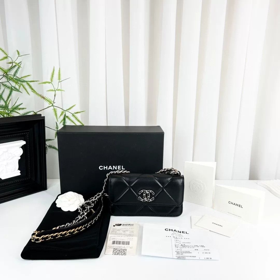 Chanel Pre-loved Bag Very good condition Size ONE SIZE - 1 Thumbnail