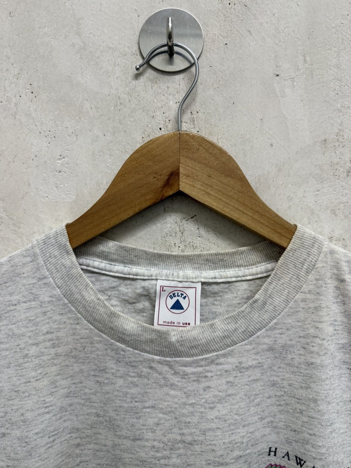 Vintage Vintage 90s Hawaiian Surf Club Hawaii Distressed Tee Size US L / EU 52-54 / 3 - 6 Thumbnail