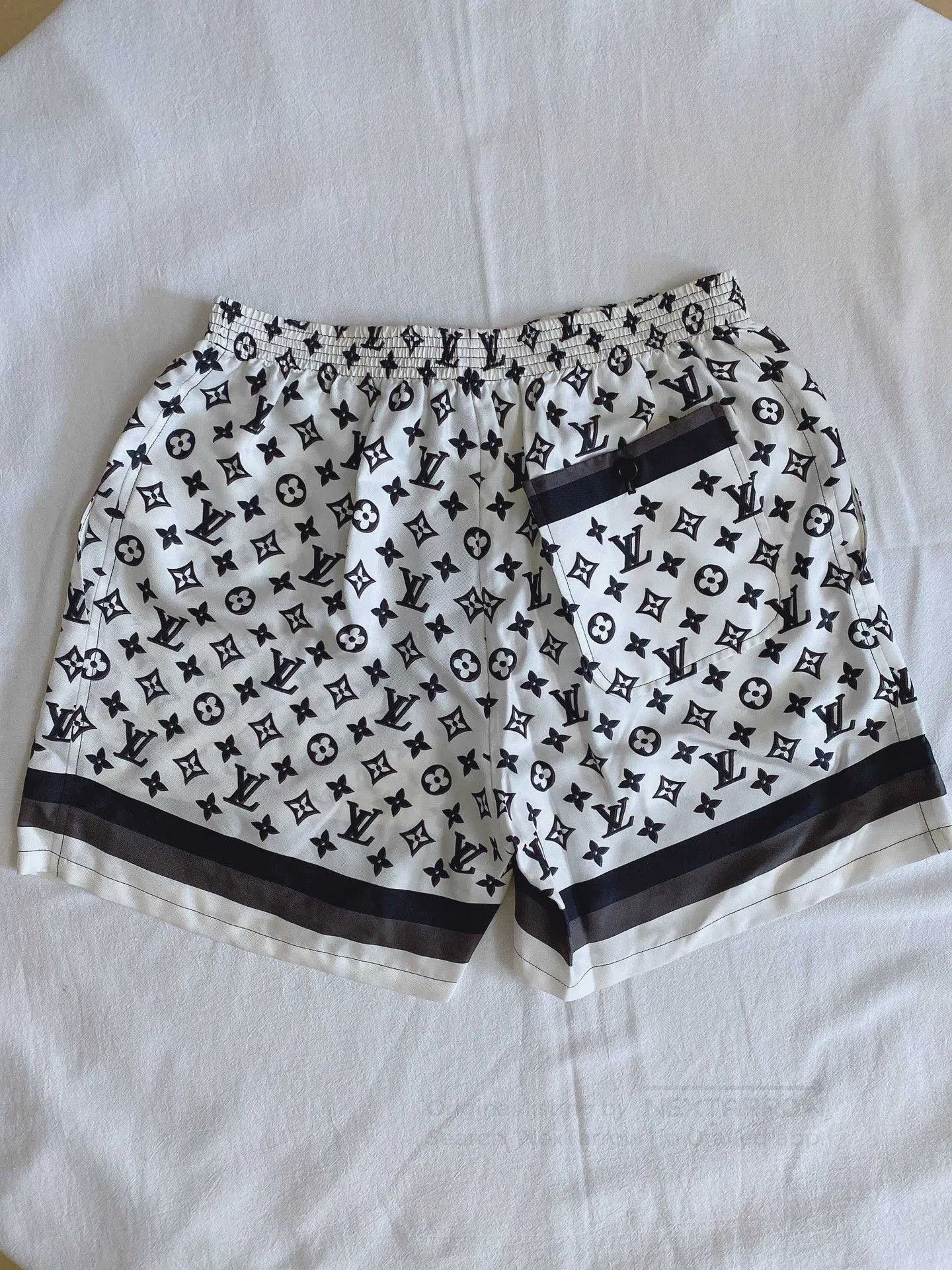 Louis Vuitton LV Monogram Silk Logo Shorts. Size US 36 / EU 52 - 2 Thumbnail