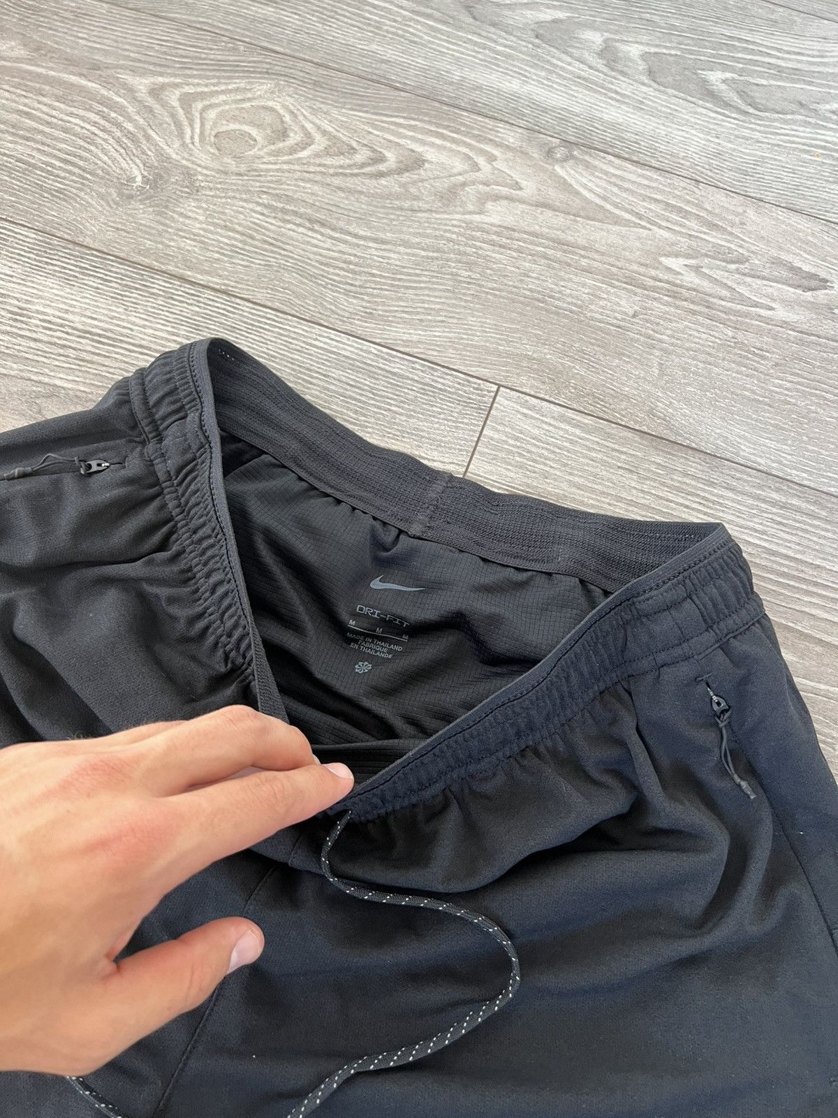 Nike Nike Running Division Reflective Swoosh Dri-Fit ADV 4 Shorts Size US 32 / EU 48 - 21 Thumbnail
