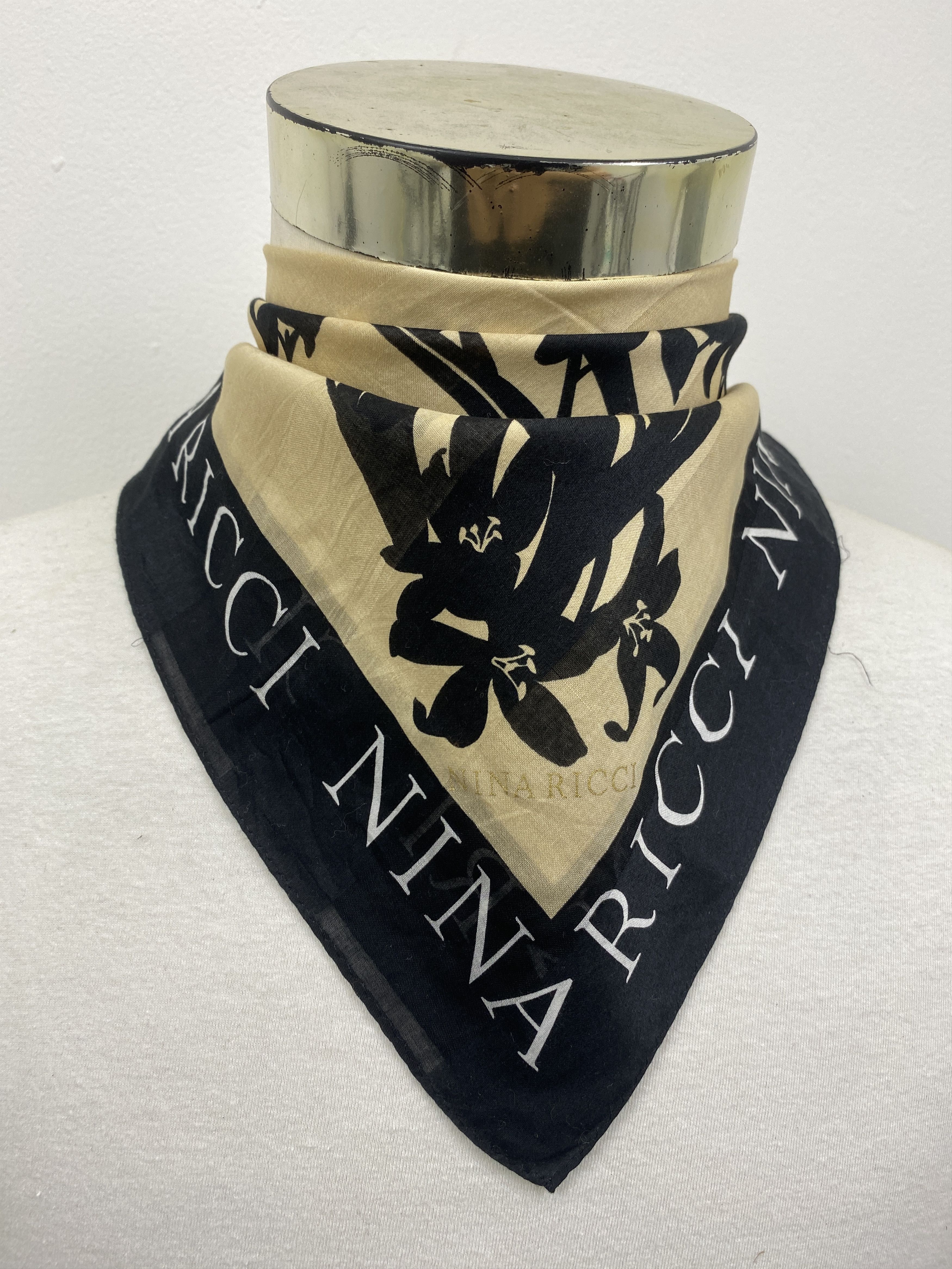 Nina Ricci × Vintage Nina Ricci Handkerchief / Bandana / Neckerchief HKC0217 Size ONE SIZE - 1 Thumbnail