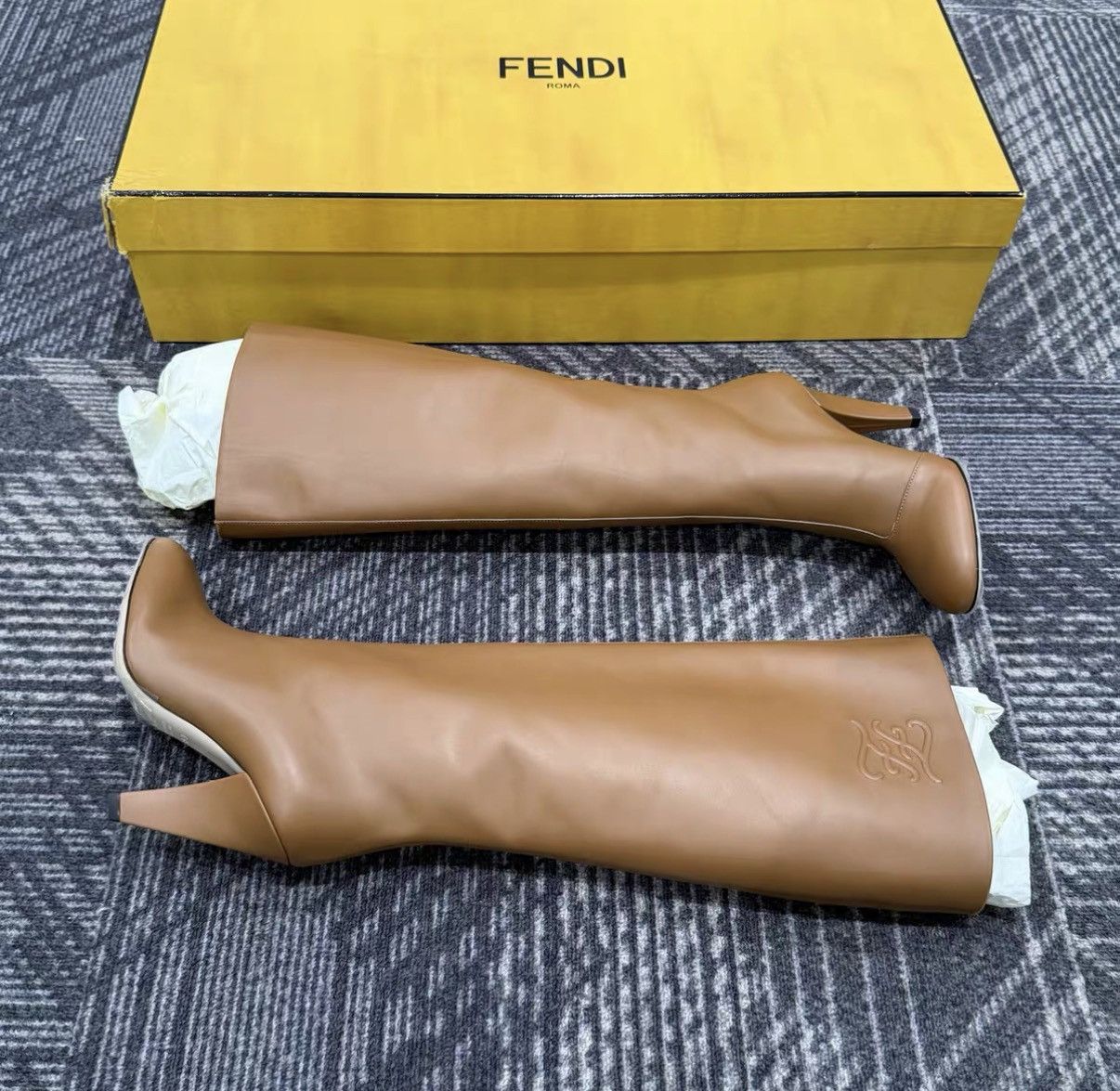 Fendi FENDI Karligraphy Leather Round-Toe Knee-High Boots J42 Size US 5 / IT 35 - 4 Thumbnail