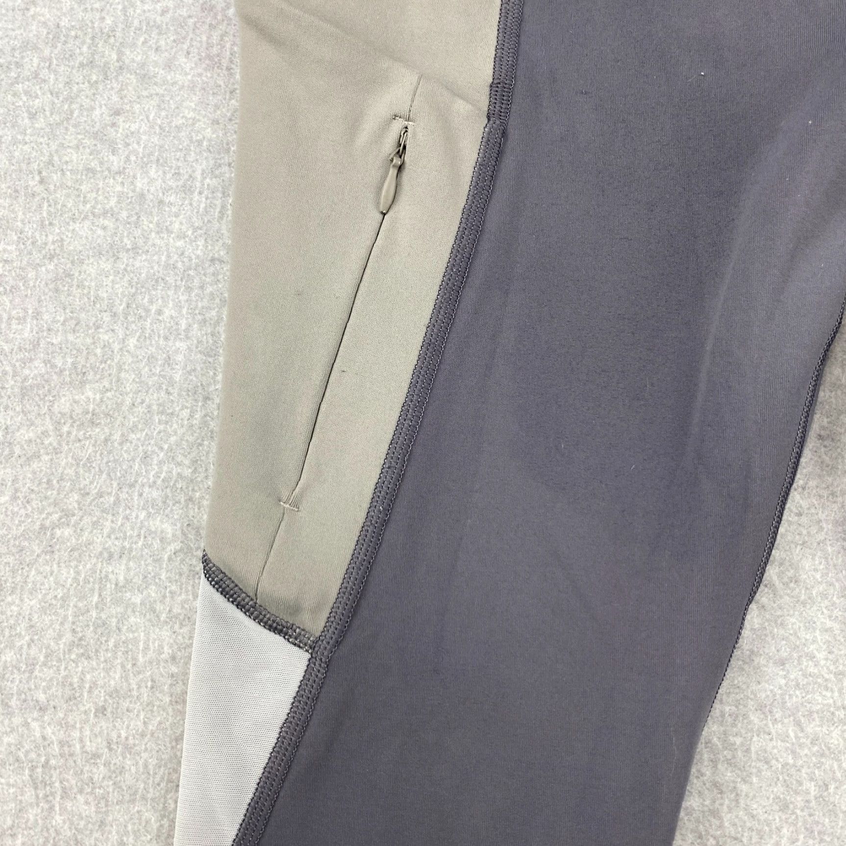 Athleta Athleta Leggings Womens Small Colorblock Multicolor Pockets Zip Pocket Ankle Athleisure Gym & Training Running Yoga Tight XS-NO? Size 28" / US 6 / IT 42 - 4 Thumbnail