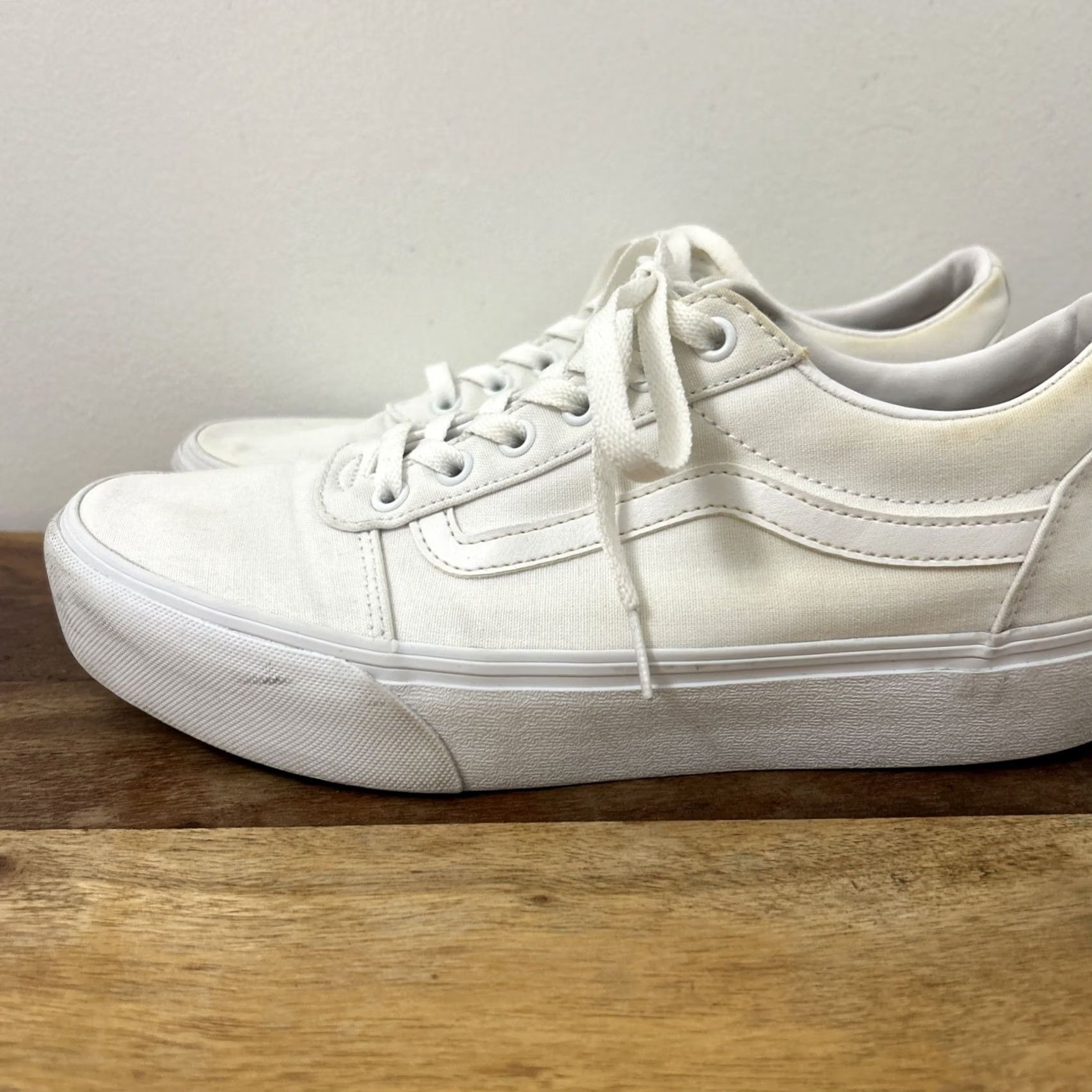 Vans VANS Old Skool Sneaker Womens Size 11 White Canvas Skateboard Shoe 721356 Size US 9 / IT 39 - 6 Thumbnail