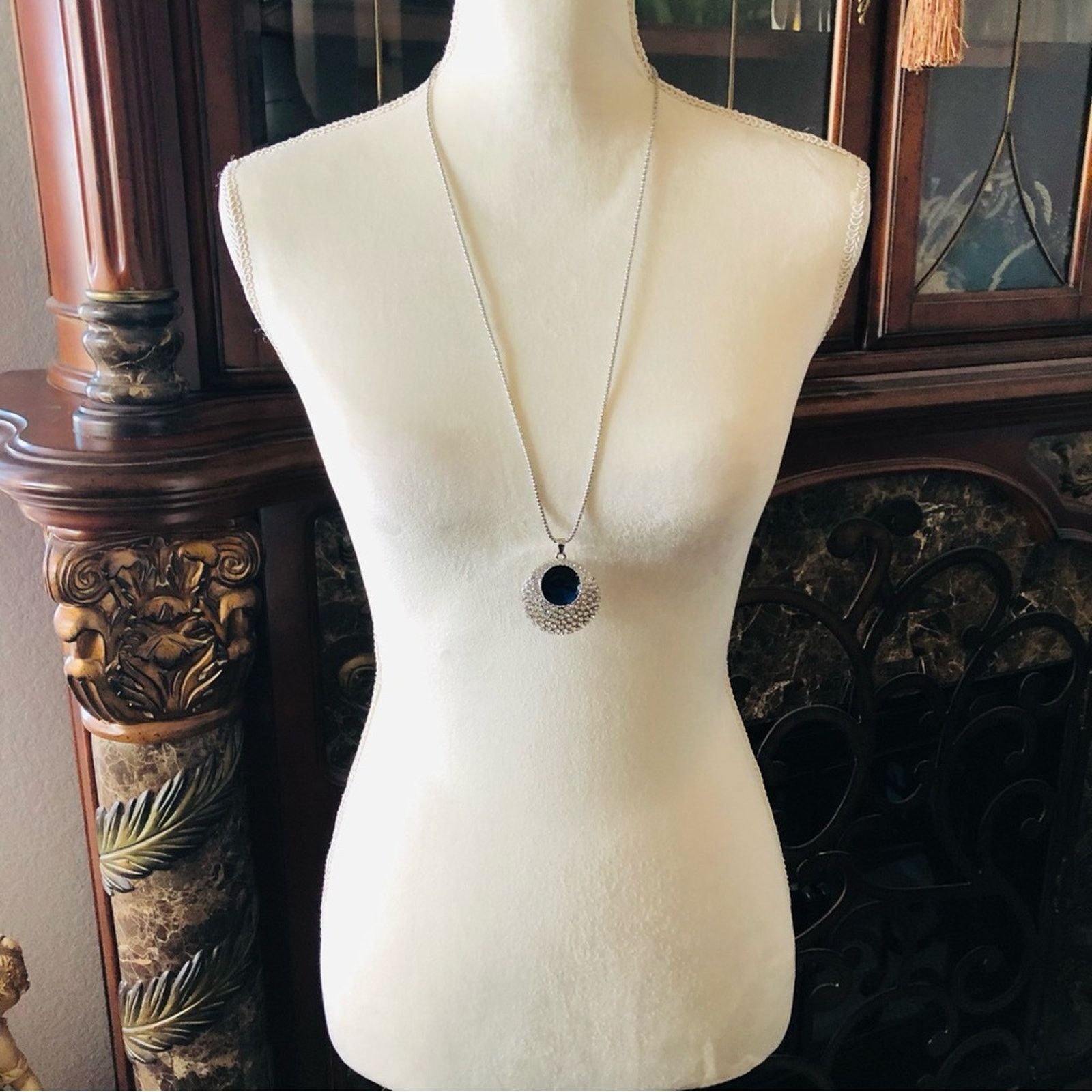 Jewelry Faceted round royal blue stone medallion amulet necklace Size ONE SIZE - 8 Thumbnail