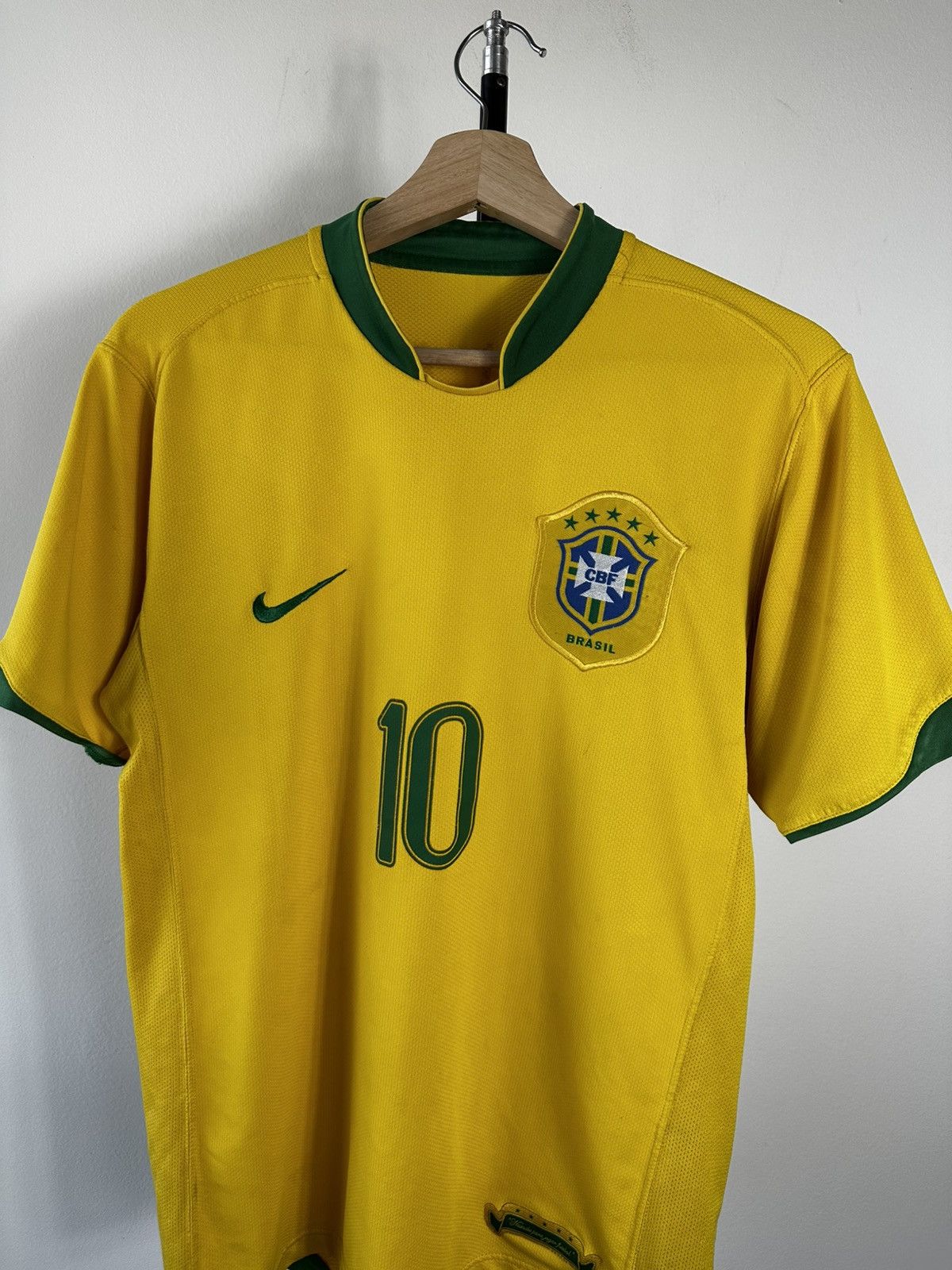 Nike Vintage Nike Brazil 2004/06 Home Jersey Ronaldinho #10 Size US M / EU 48-50 / 2 - 2 Thumbnail
