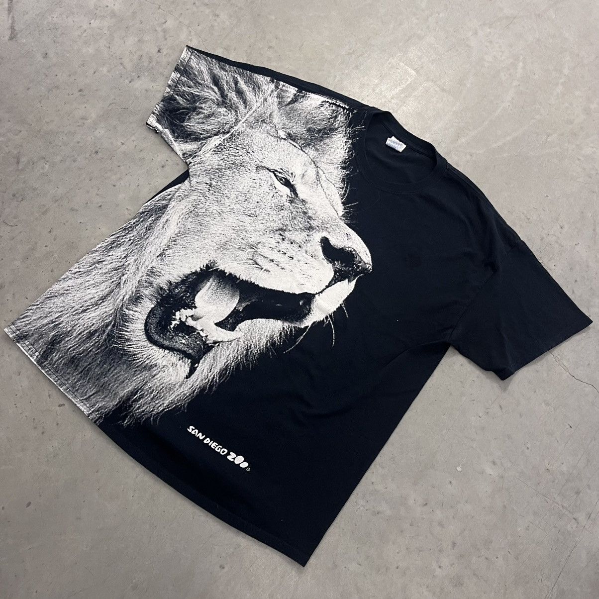 Gildan × Vintage Y2K Lion AOP San Diego Zoo 2000's vintage print Black XL Size US XL / EU 56 / 4 - 3 Thumbnail