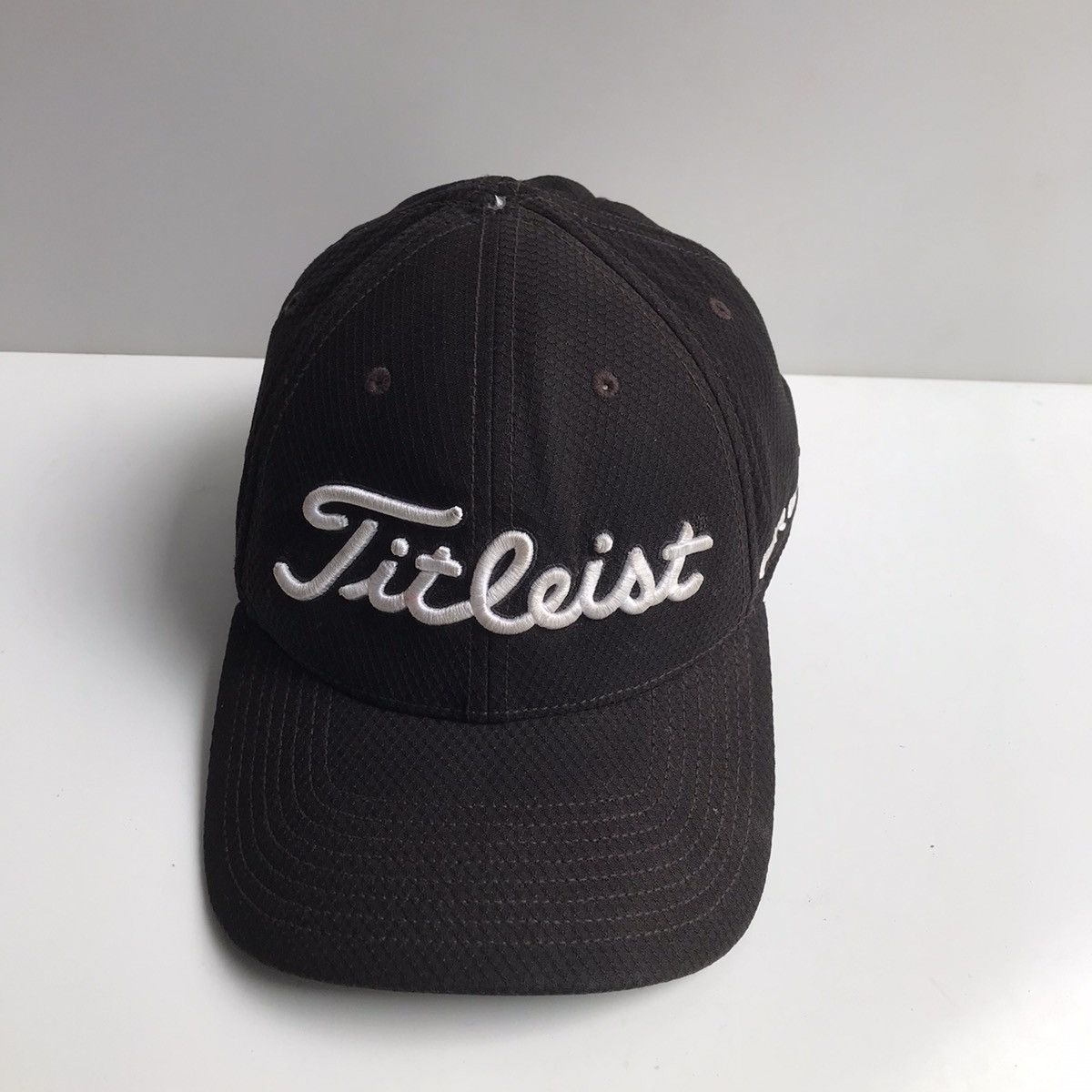 Titleist Titleist Golf Black Cap Pro V1 Velcro back adjusted Size ONE SIZE - 8 Thumbnail