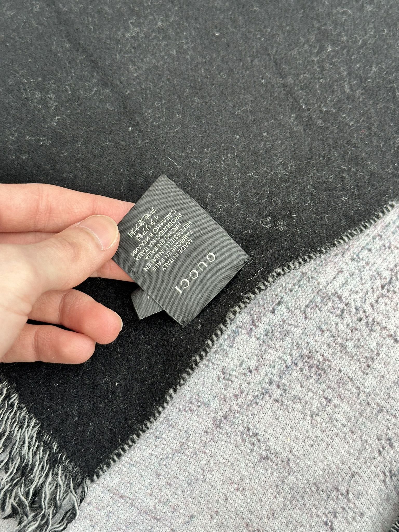 Gucci Gucci Scarf Black Logo Bicolor Fringe Wool and Cashmere Size ONE SIZE - 3 Thumbnail