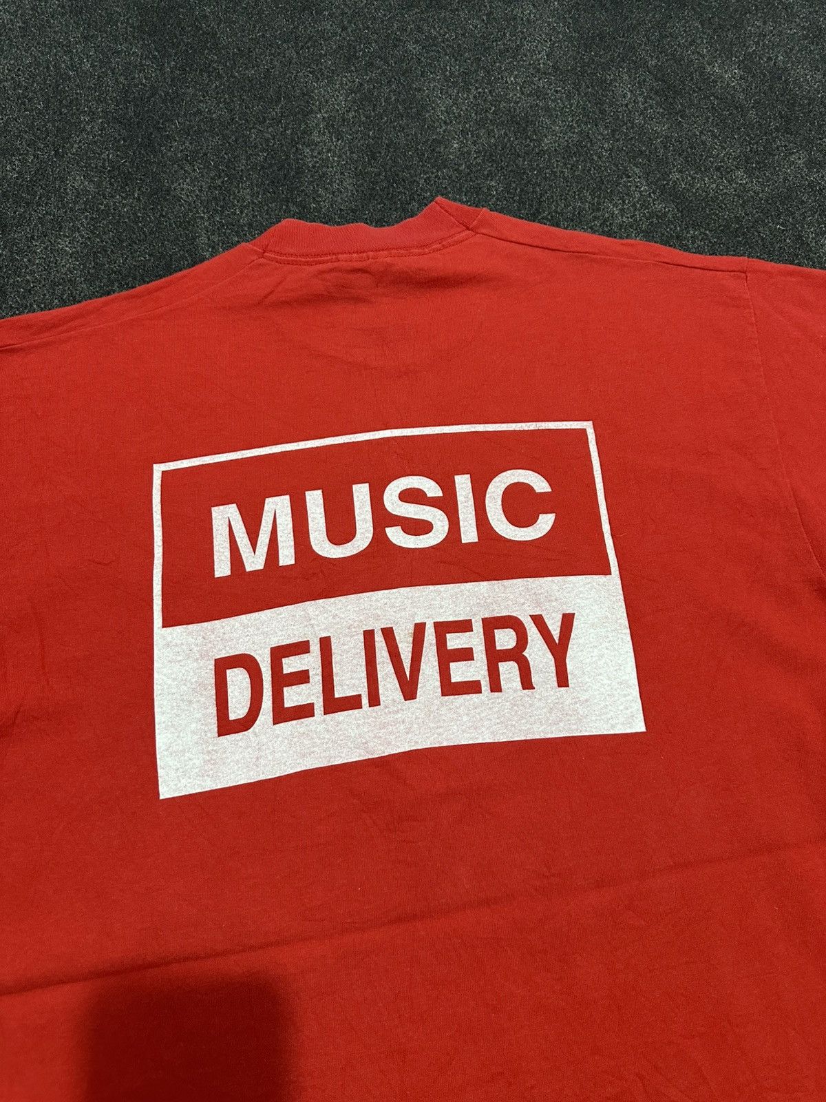 Fruit Of The Loom Vintage globe music delivery tshirt Size US M / EU 48-50 / 2 - 7 Thumbnail